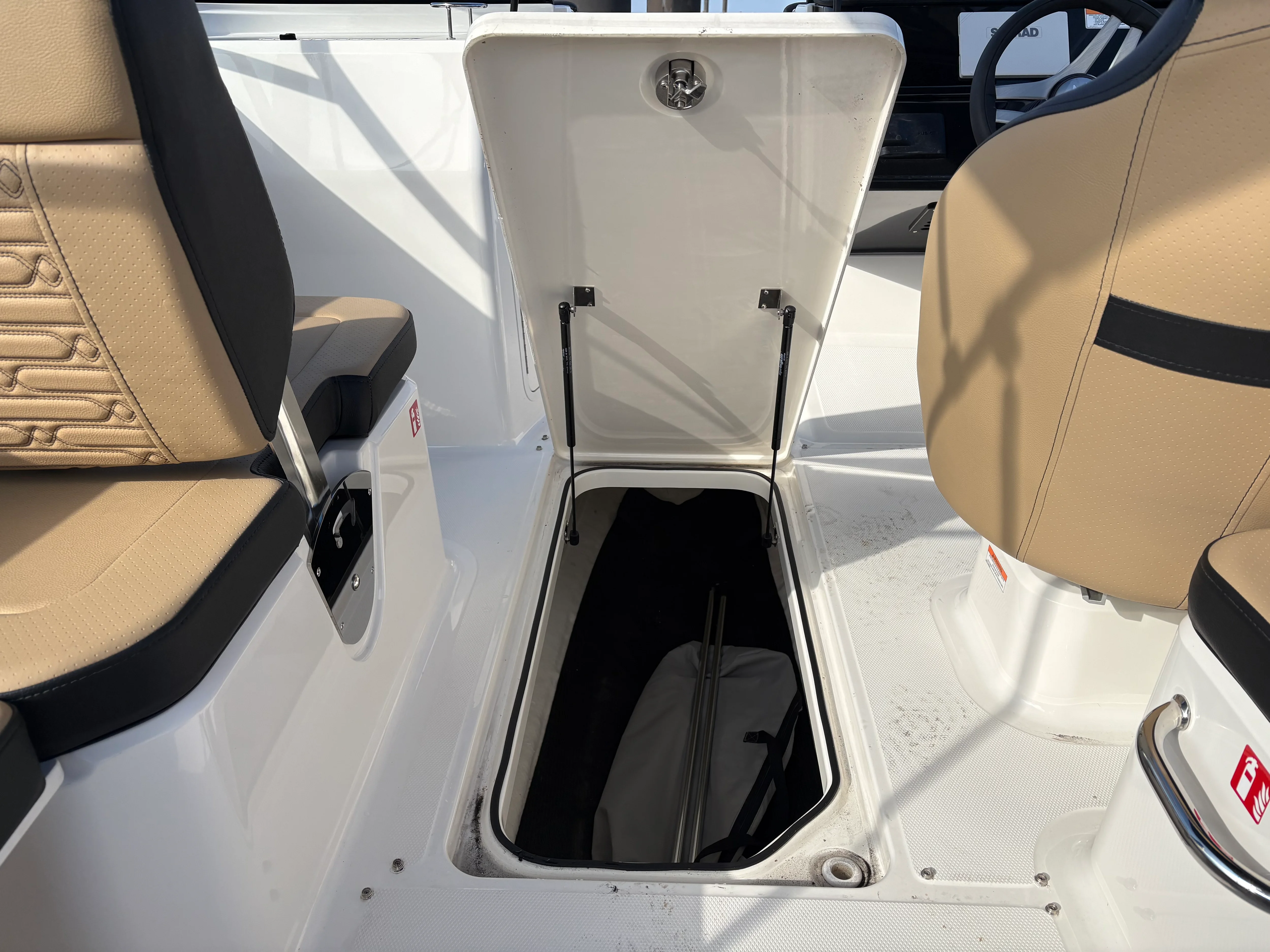 2025 Sea Ray SPX 210 Image Thumbnail #15