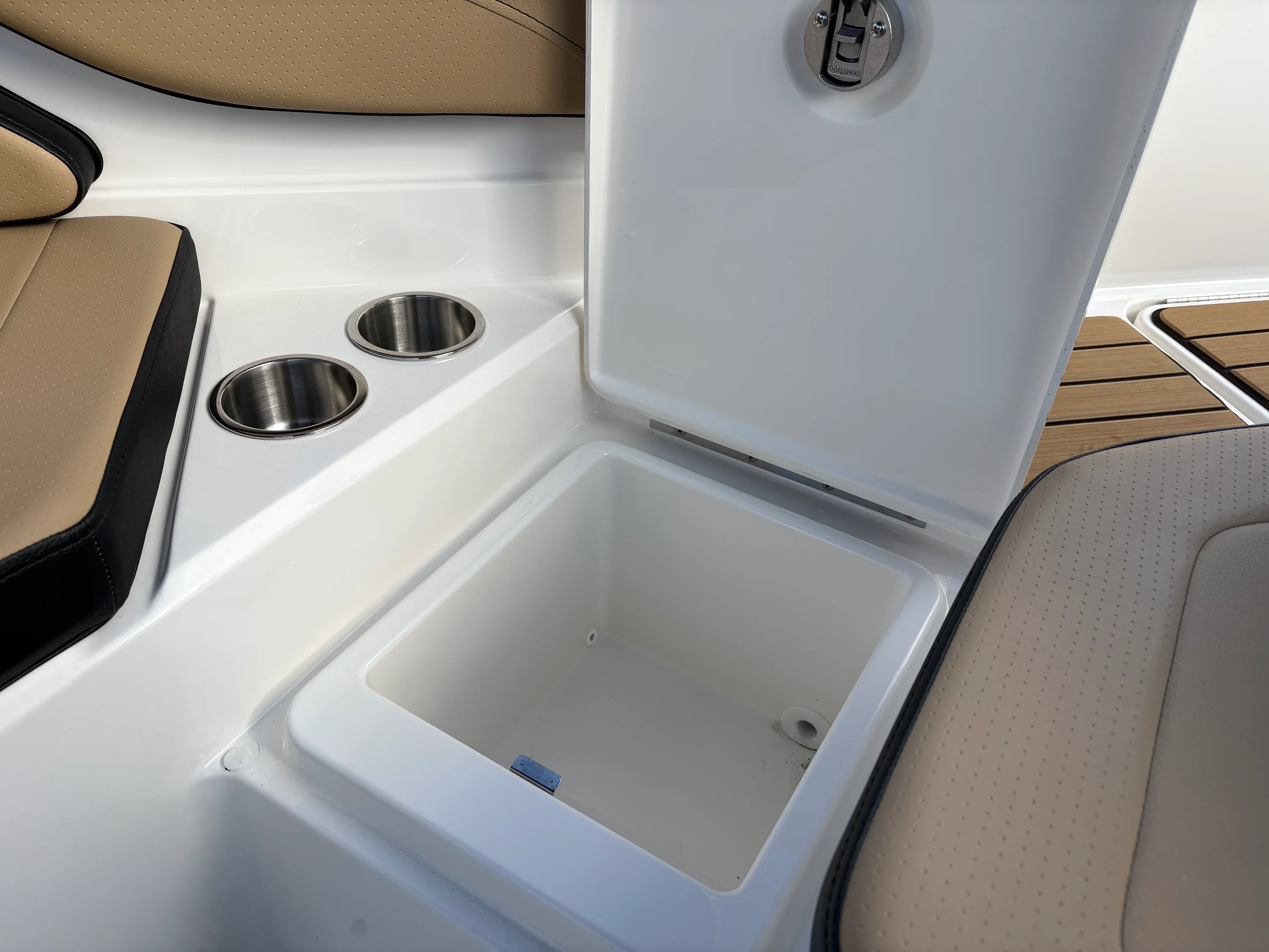 2025 Sea Ray SPX 210 Image Thumbnail #10