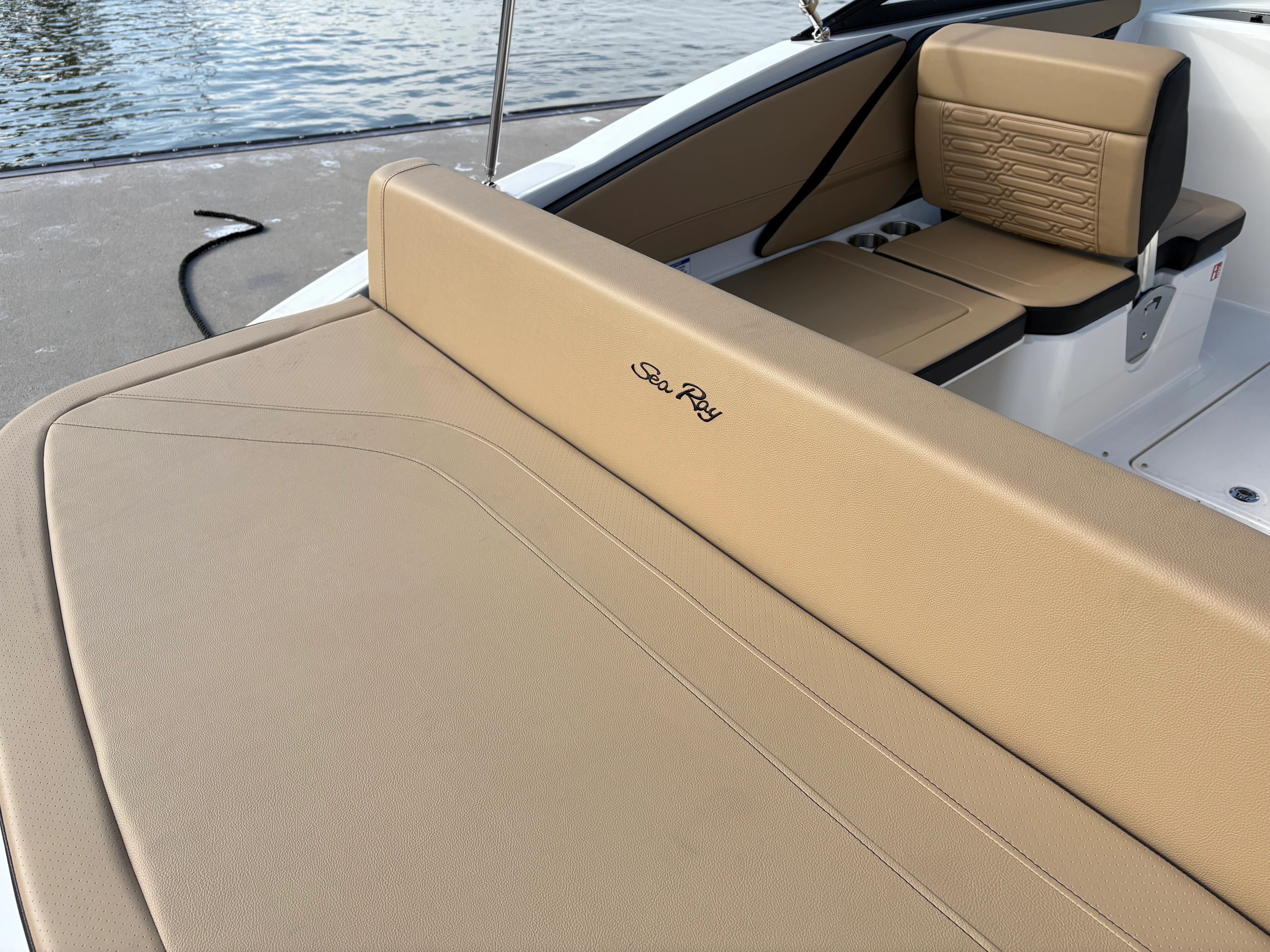 2025 Sea Ray SPX 210 Image Thumbnail #7