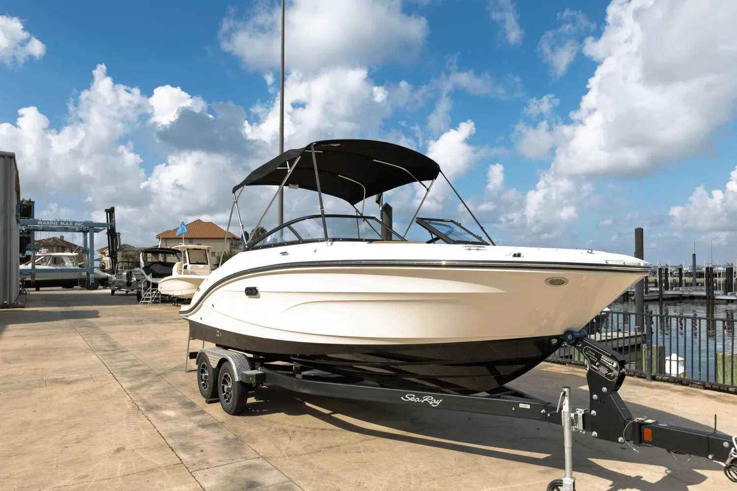 2025 Sea Ray SPX 210 Image Thumbnail #3