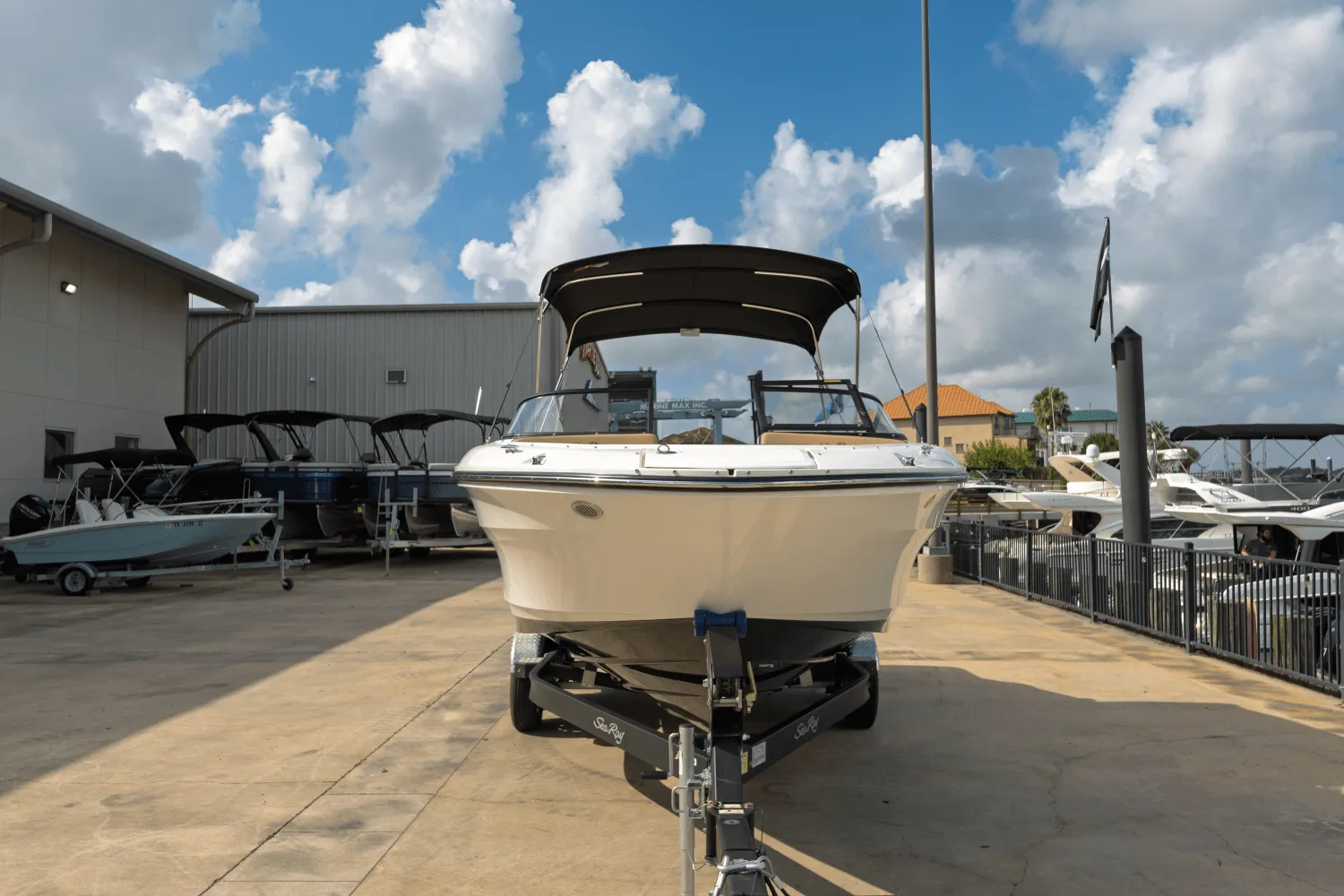 2025 Sea Ray SPX 210 Image Thumbnail #2