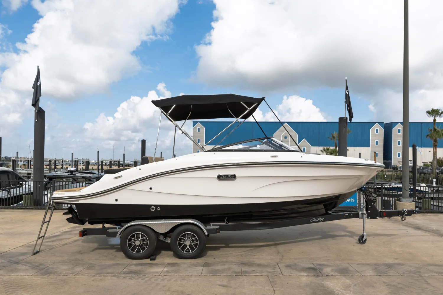 2025 Sea Ray SPX 210 Image Thumbnail #4