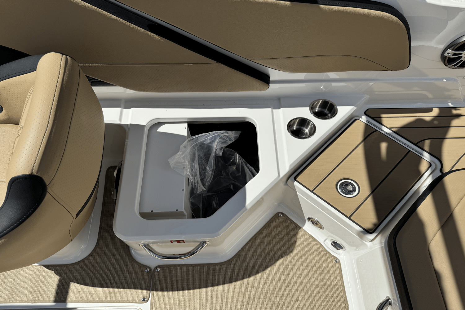 2025 Sea Ray SPX 210 Image Thumbnail #13