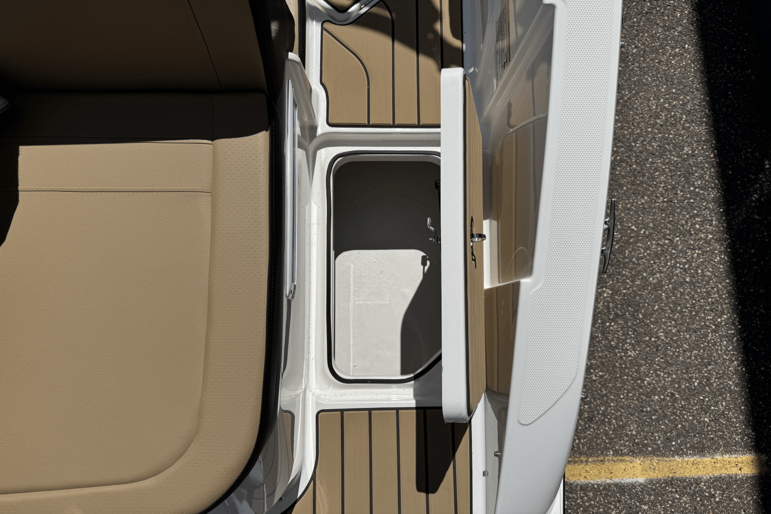 2025 Sea Ray SPX 210 Image Thumbnail #8