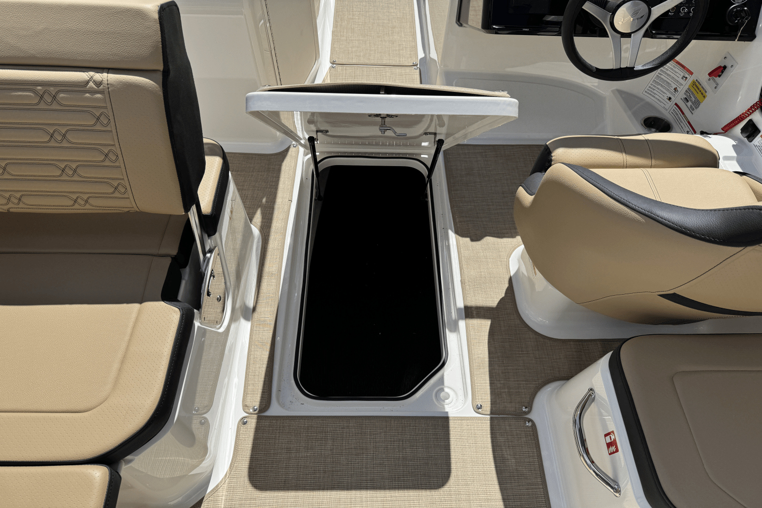 2025 Sea Ray SPX 210 Image Thumbnail #24