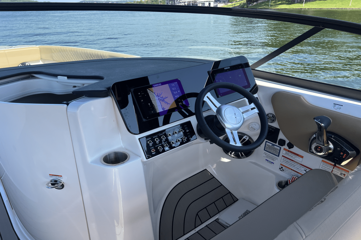 2025 Sea Ray SDX 270 Image Thumbnail #9