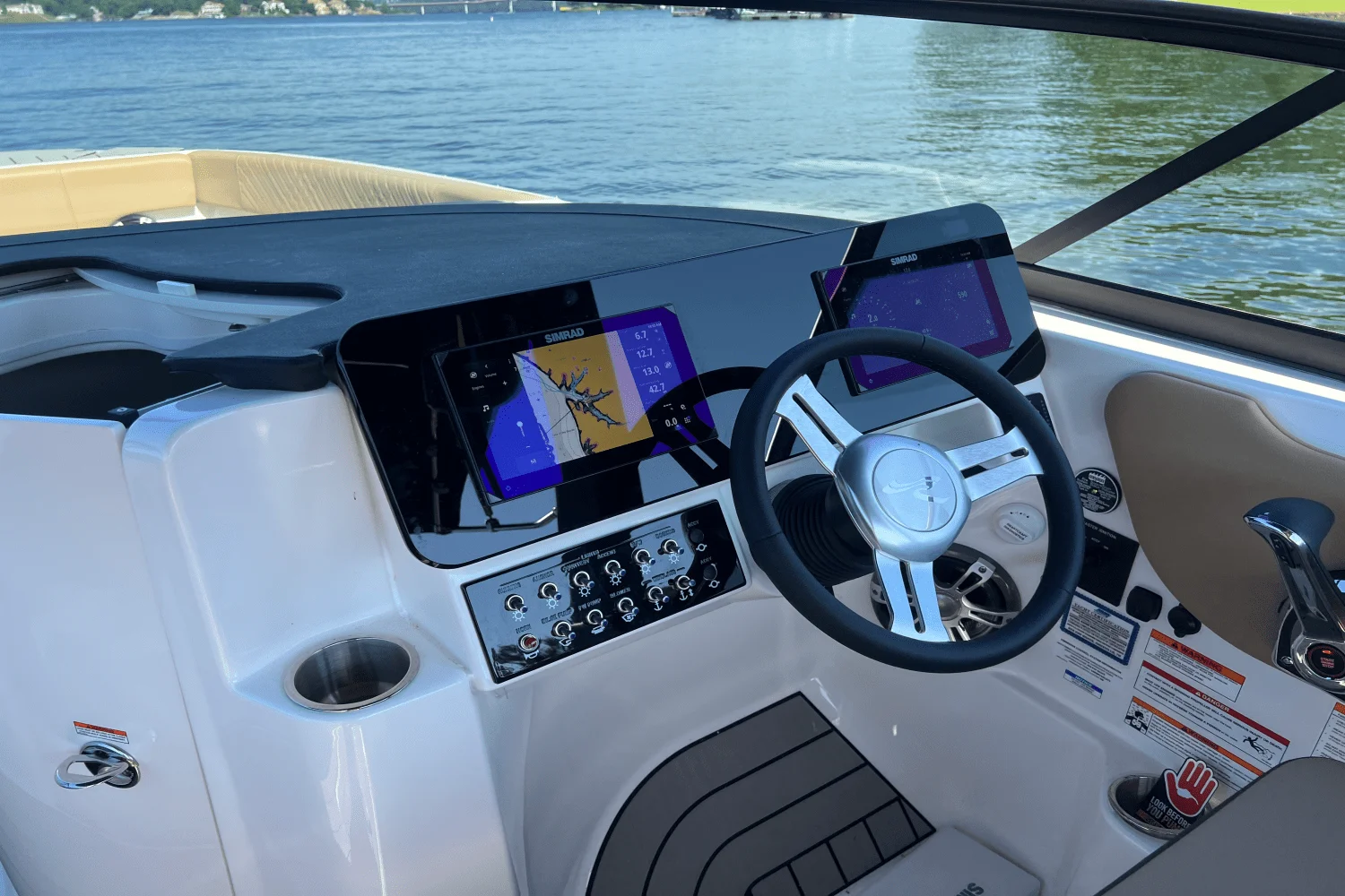 2025 Sea Ray SDX 270 Image Thumbnail #10