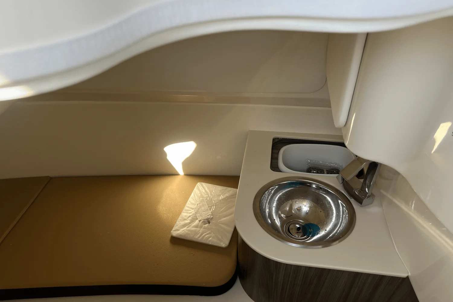 2025 Sea Ray SDX 270 Image Thumbnail #26