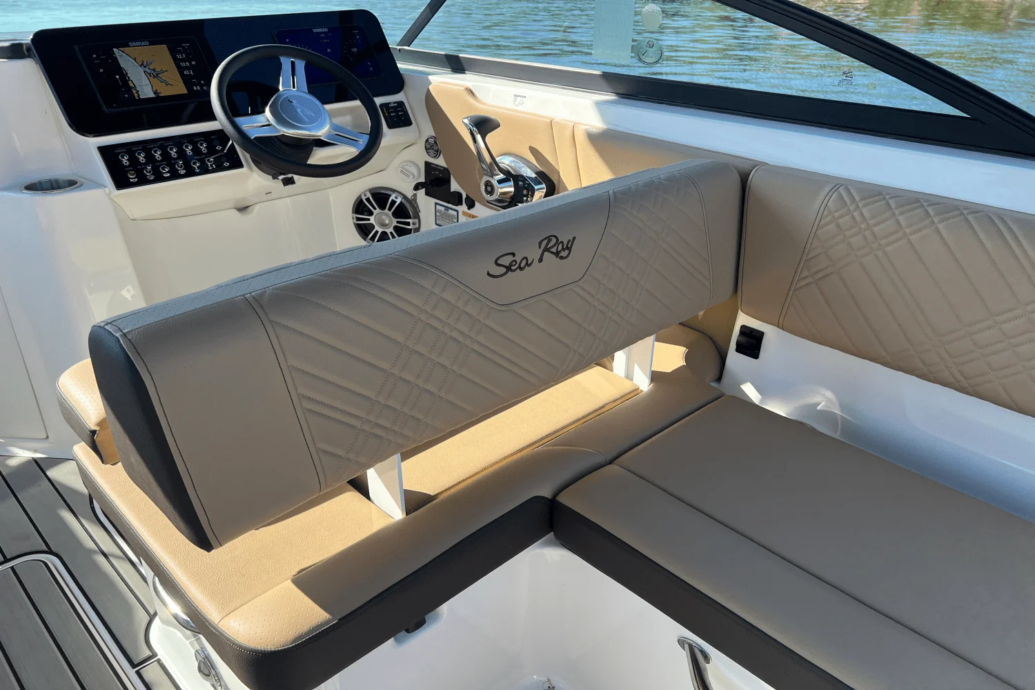 2025 Sea Ray SDX 270 Image Thumbnail #7