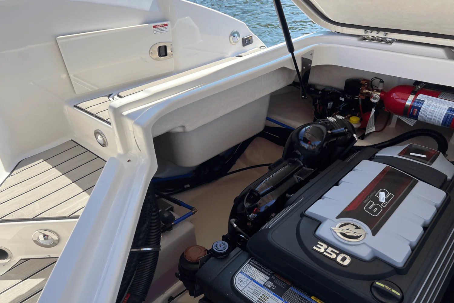 2025 Sea Ray SDX 270 Image Thumbnail #32