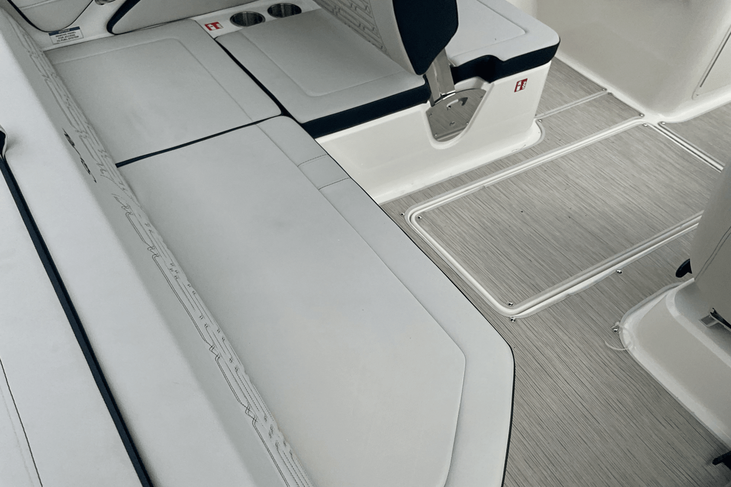 2025 Sea Ray SPX 190 Outboard Image Thumbnail #8