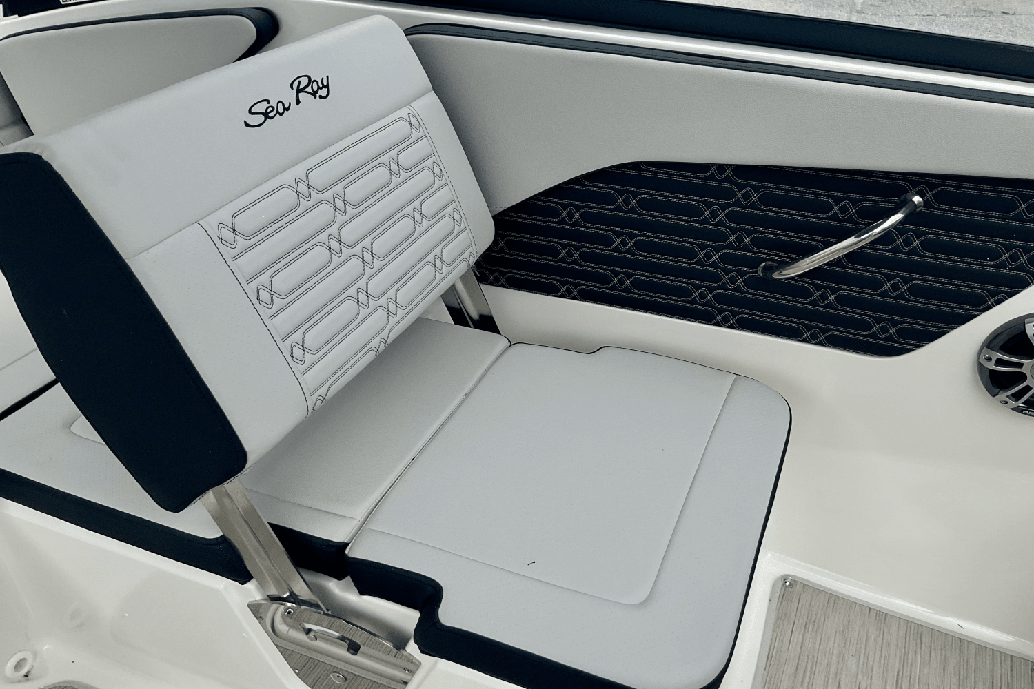 2025 Sea Ray SPX 190 Outboard Image Thumbnail #16