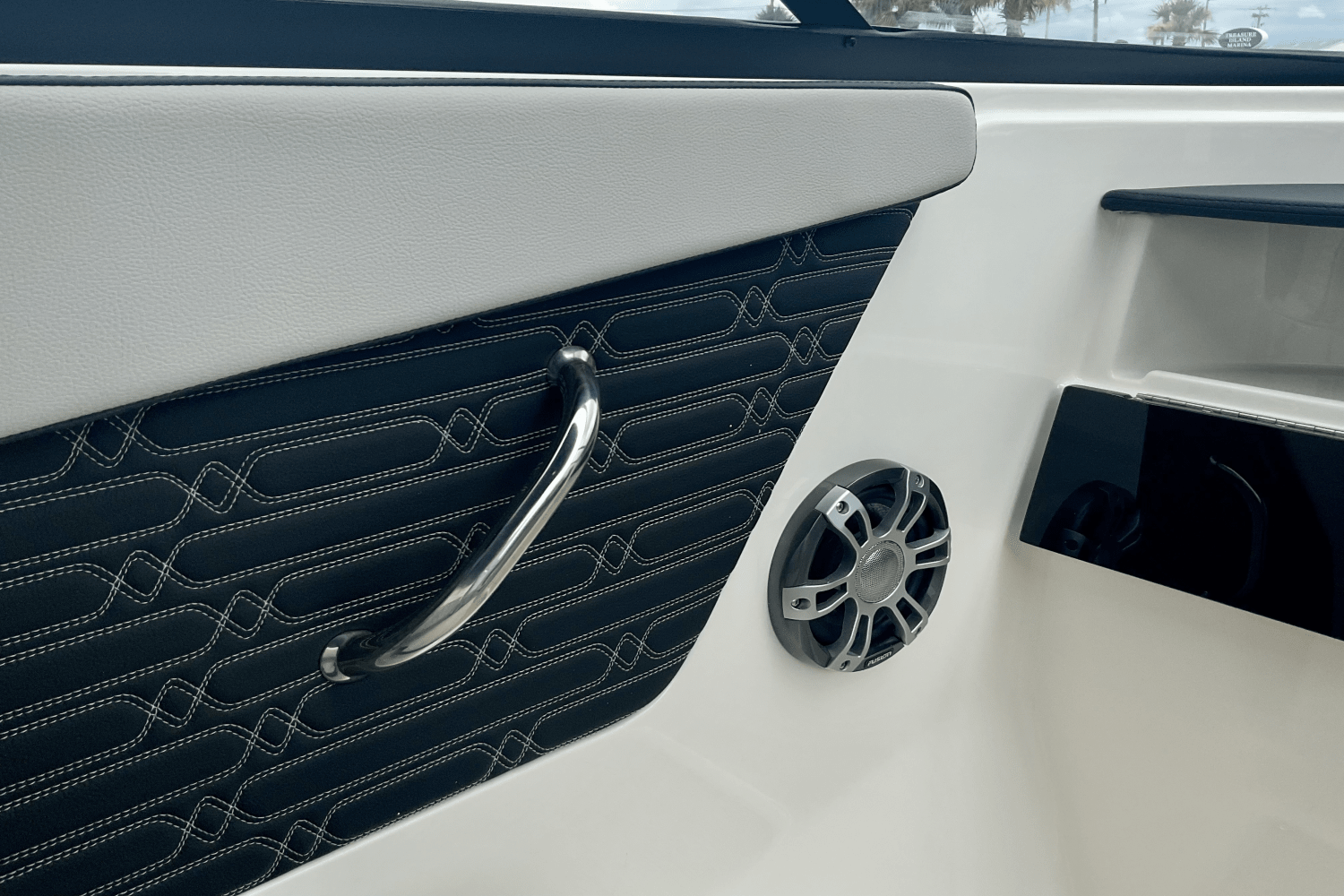2025 Sea Ray SPX 190 Outboard Image Thumbnail #20