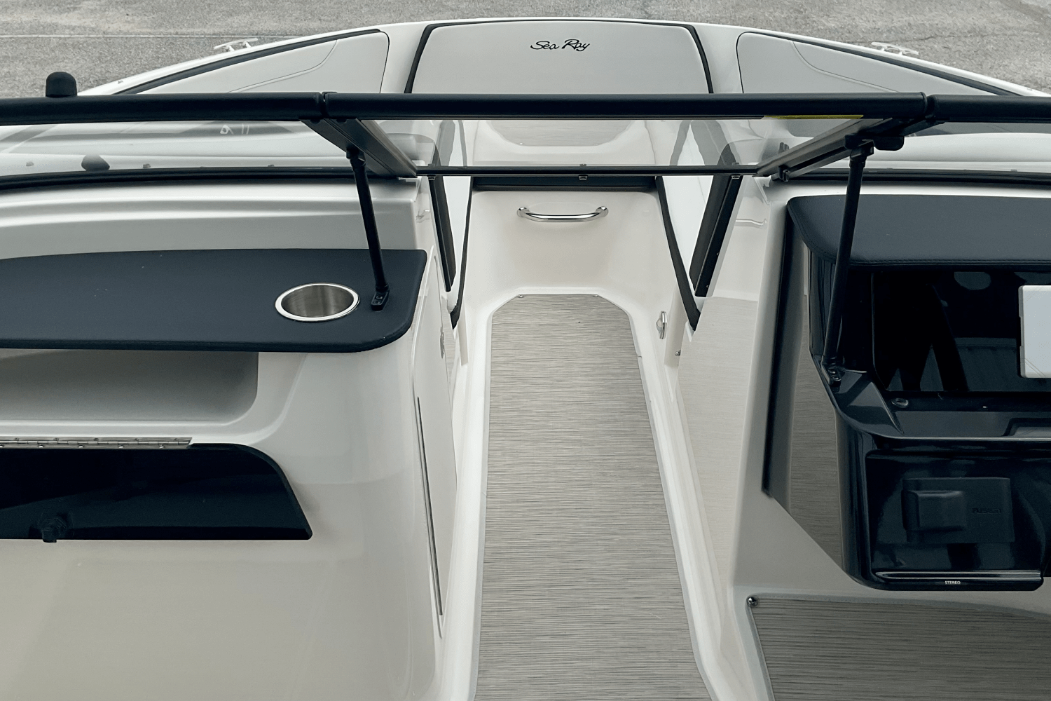 2025 Sea Ray SPX 190 Outboard Image Thumbnail #17