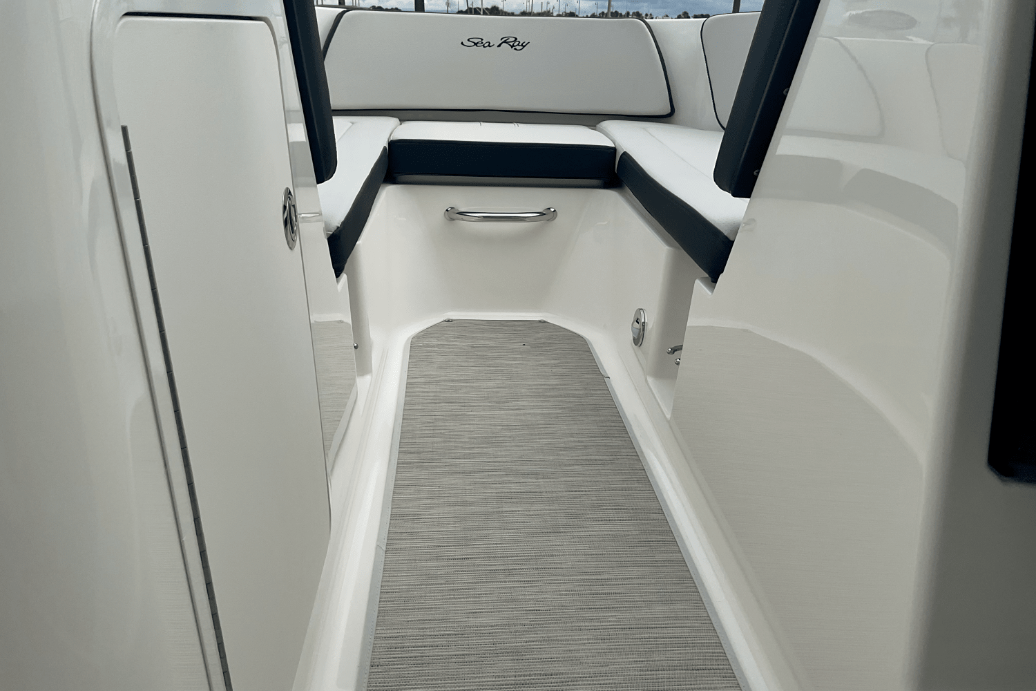 2025 Sea Ray SPX 190 Outboard Image Thumbnail #15