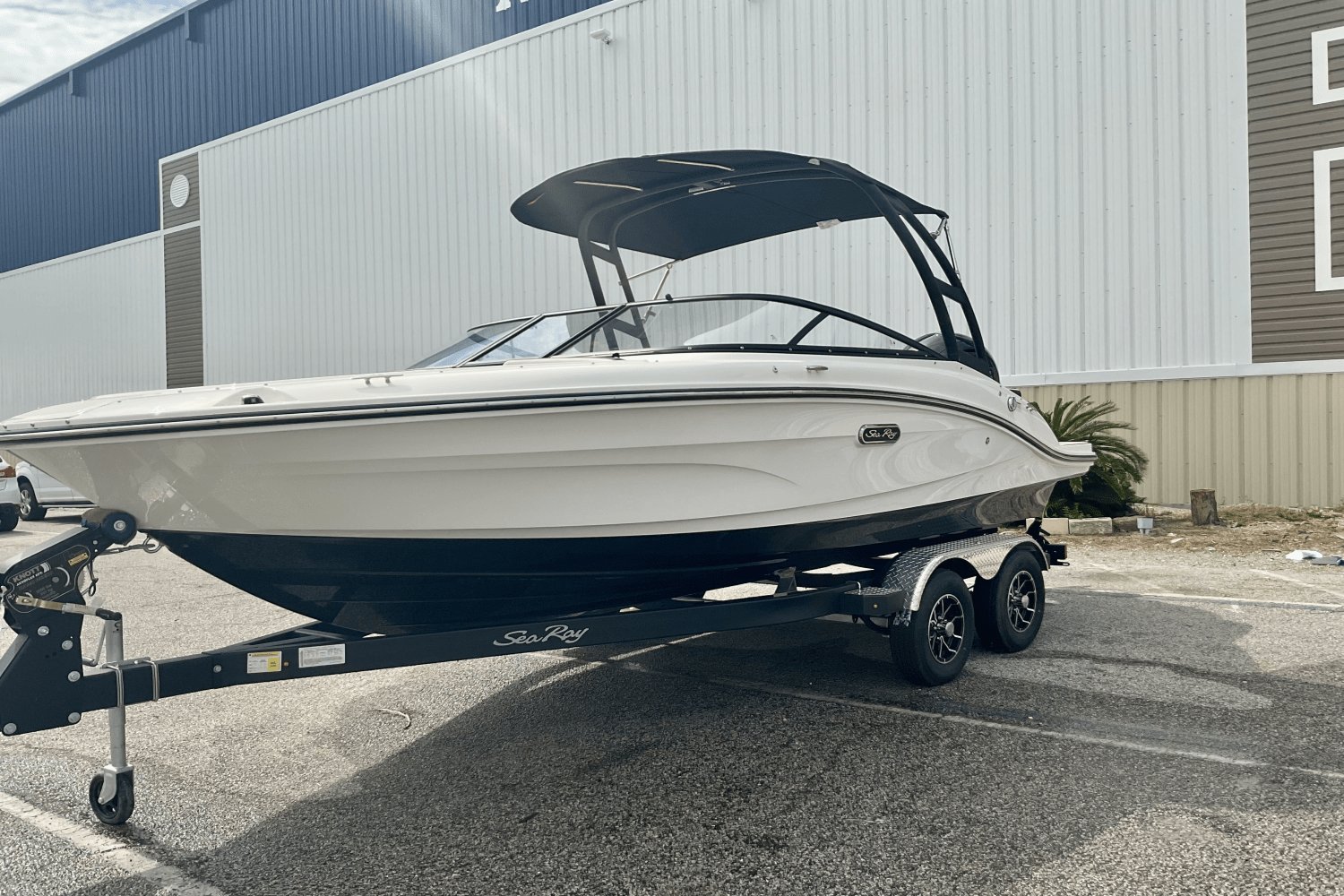 2025 Sea Ray SPX 190 Outboard Image Thumbnail #4