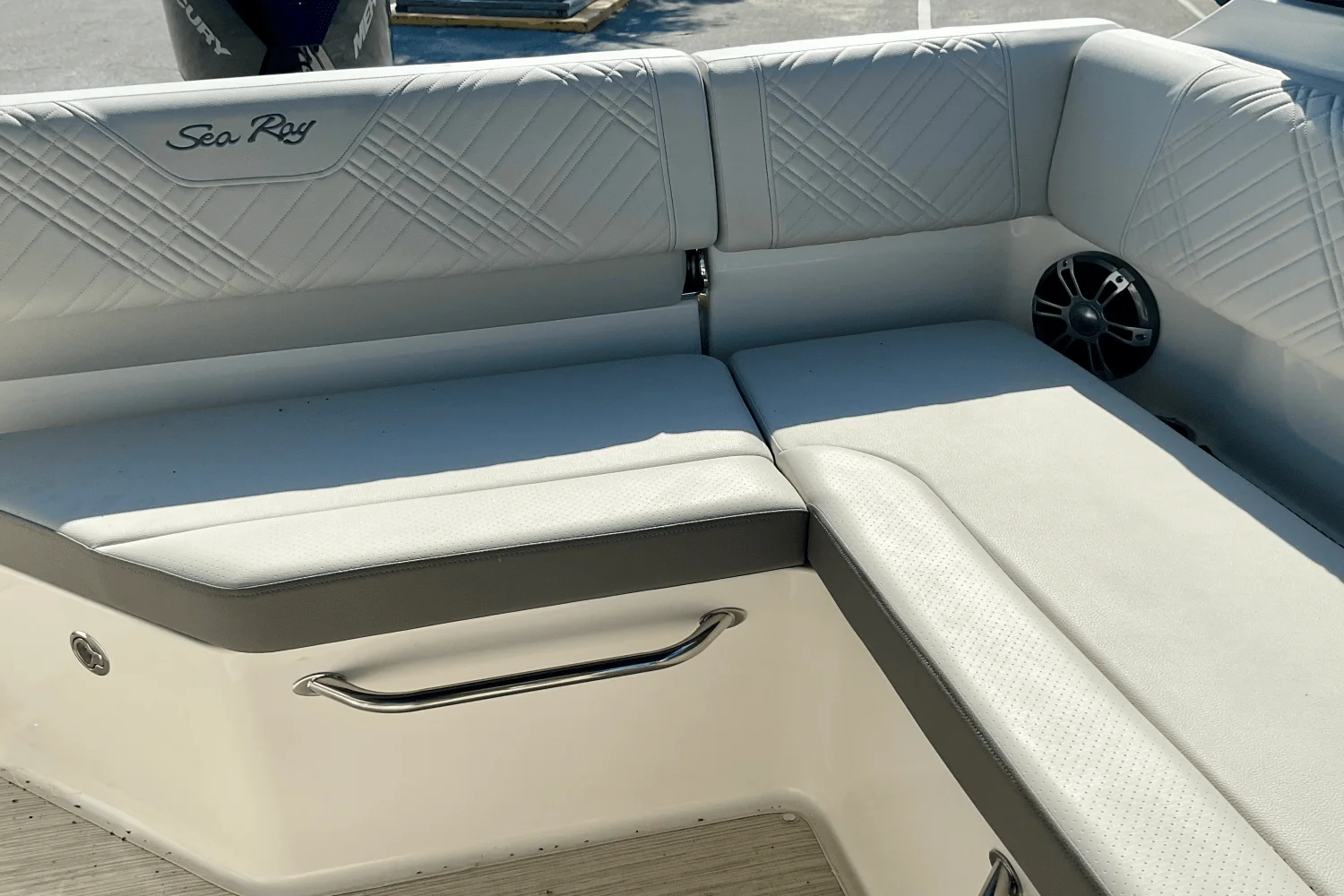 2025 Sea Ray SDX 250 Outboard Image Thumbnail #12