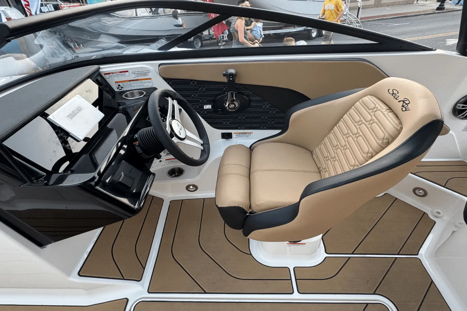 2025 Sea Ray SPX 190 Outboard Image Thumbnail #15