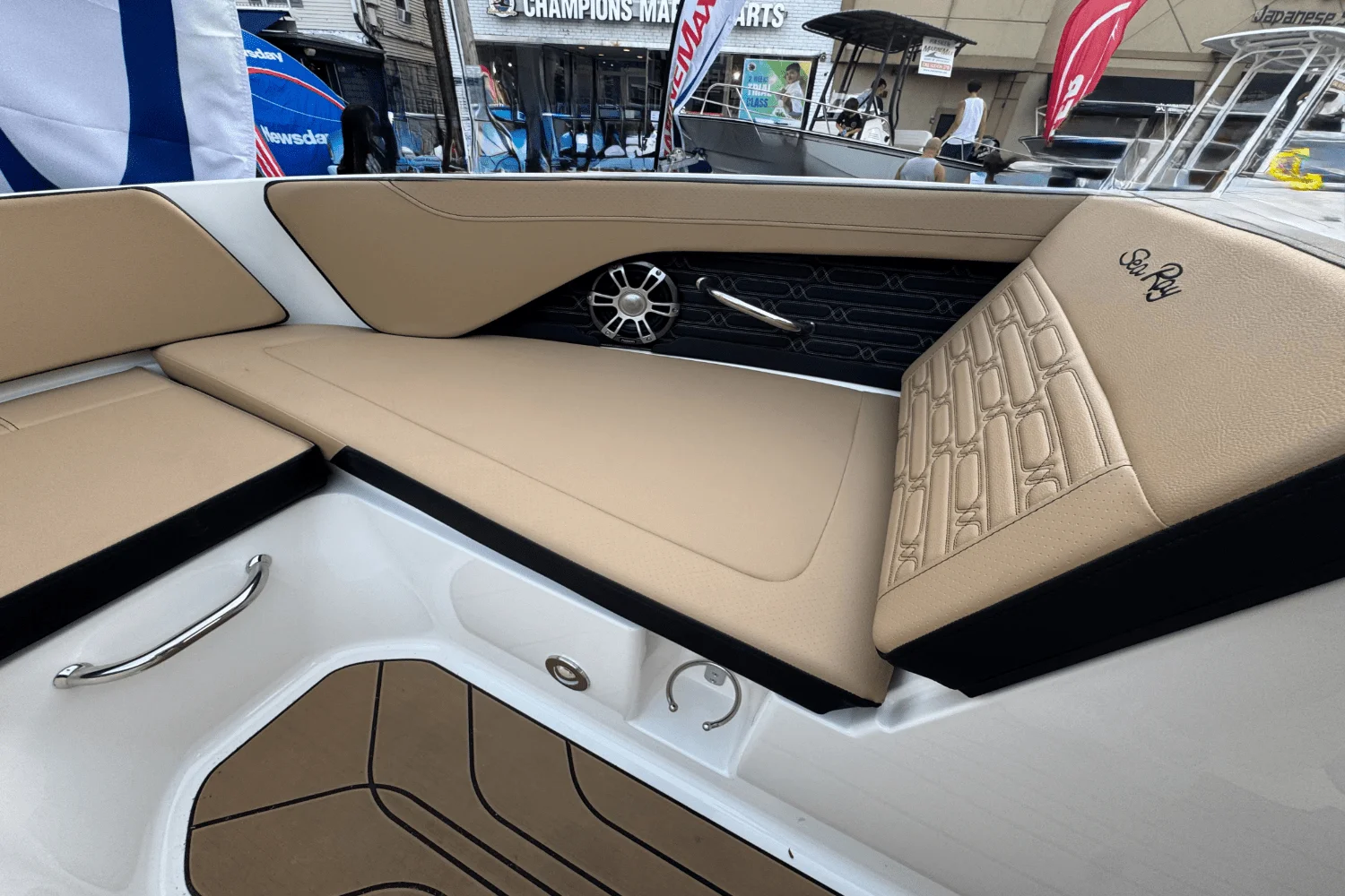 2025 Sea Ray SPX 190 Outboard Image Thumbnail #20