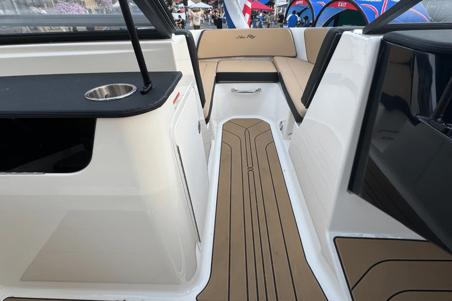 2025 Sea Ray SPX 190 Outboard Image Thumbnail #18