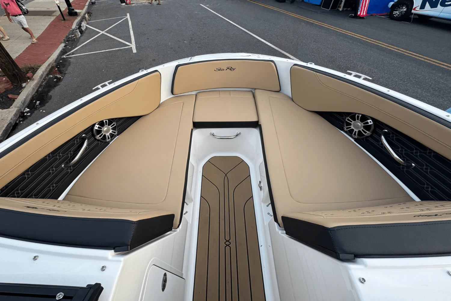 2025 Sea Ray SPX 190 Outboard Image Thumbnail #23