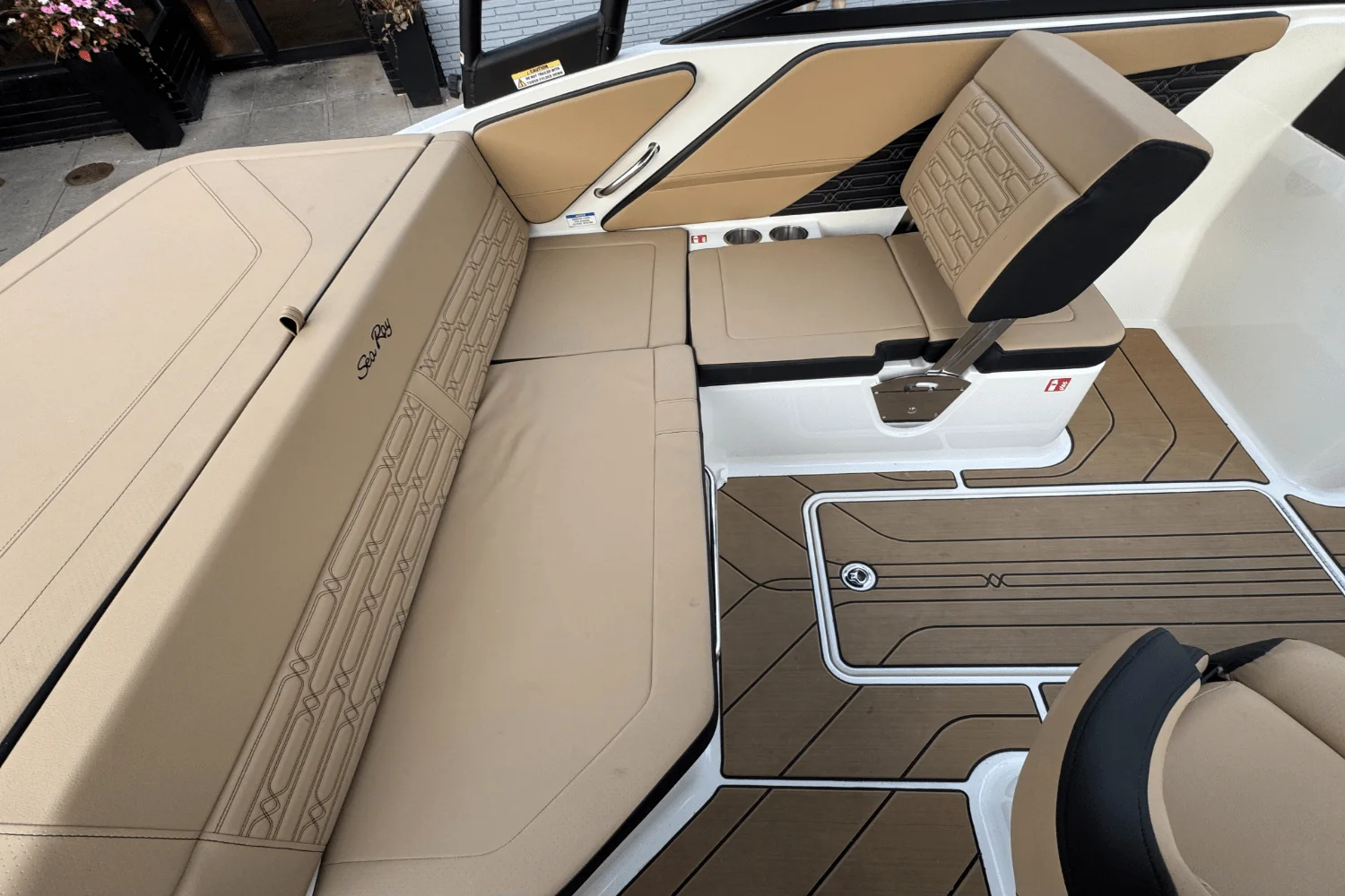 2025 Sea Ray SPX 190 Outboard Image Thumbnail #9