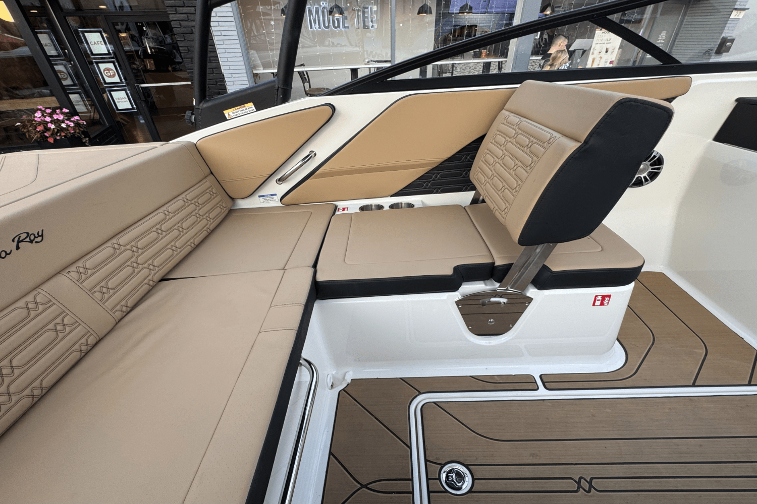 2025 Sea Ray SPX 190 Outboard Image Thumbnail #10