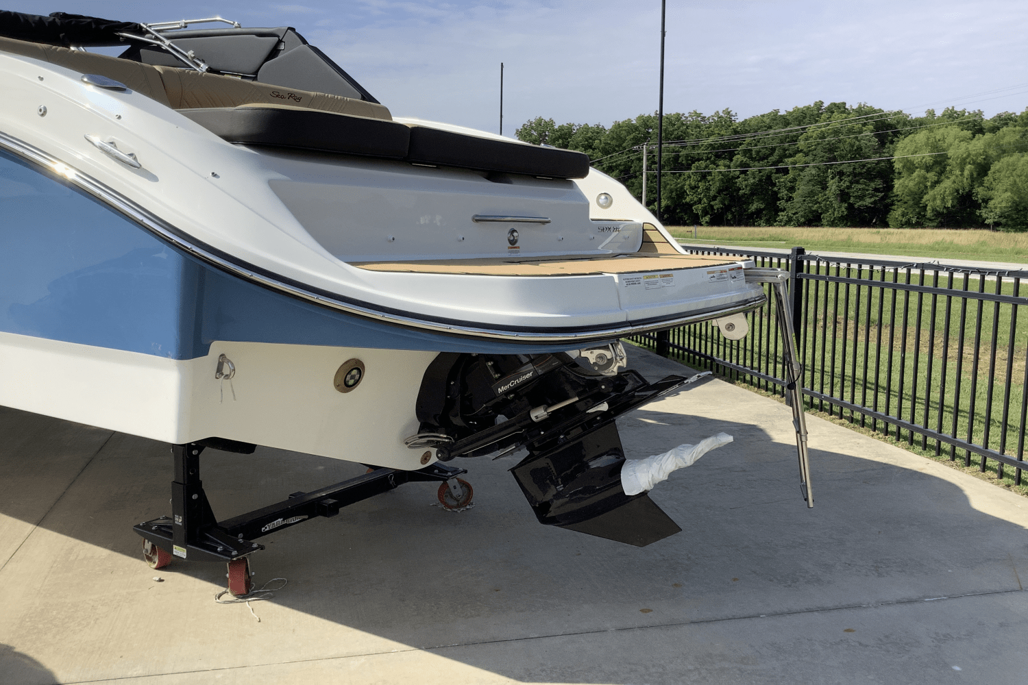 2025 Sea Ray SDX 270 Image Thumbnail #3