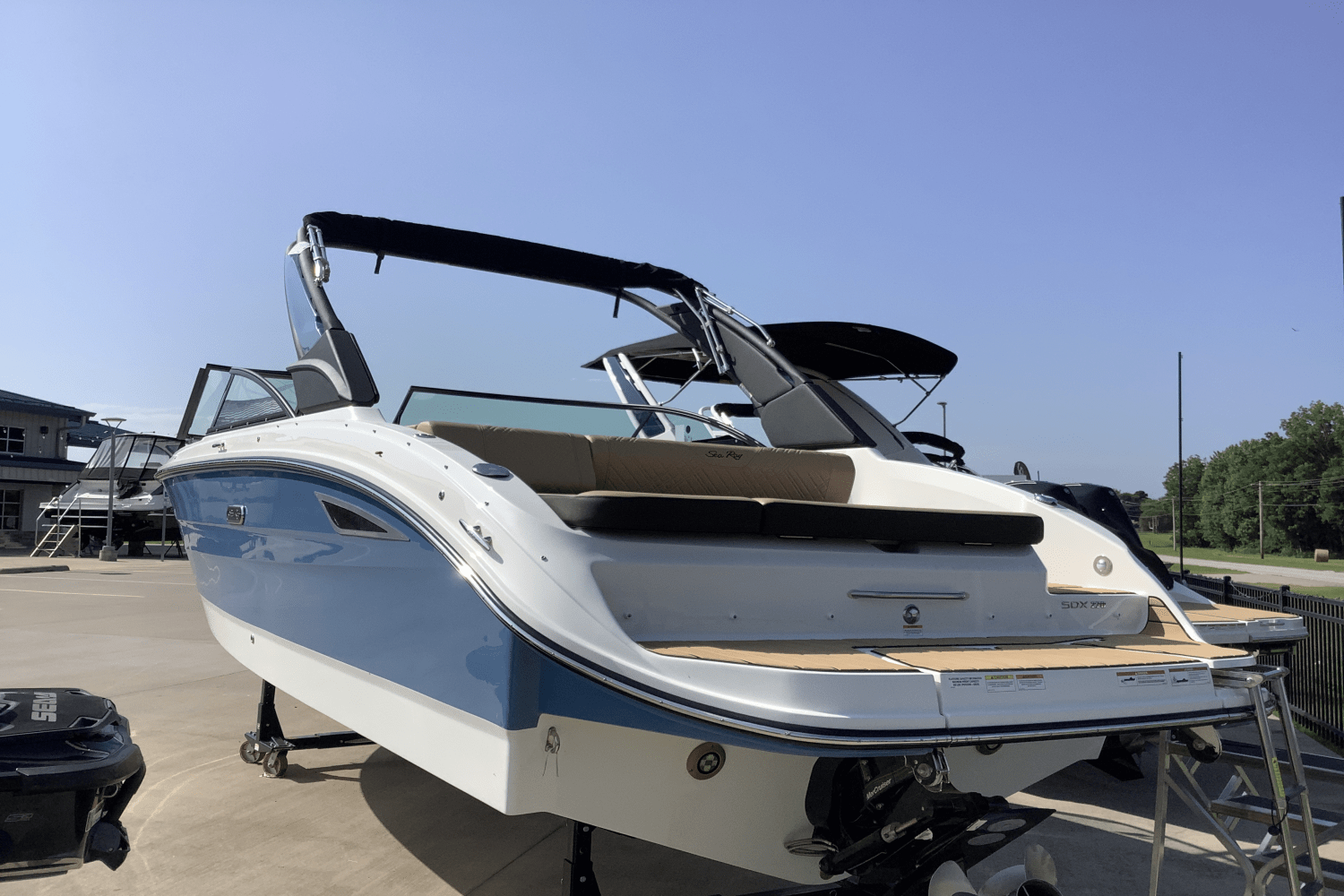 2025 Sea Ray SDX 270 Image Thumbnail #2