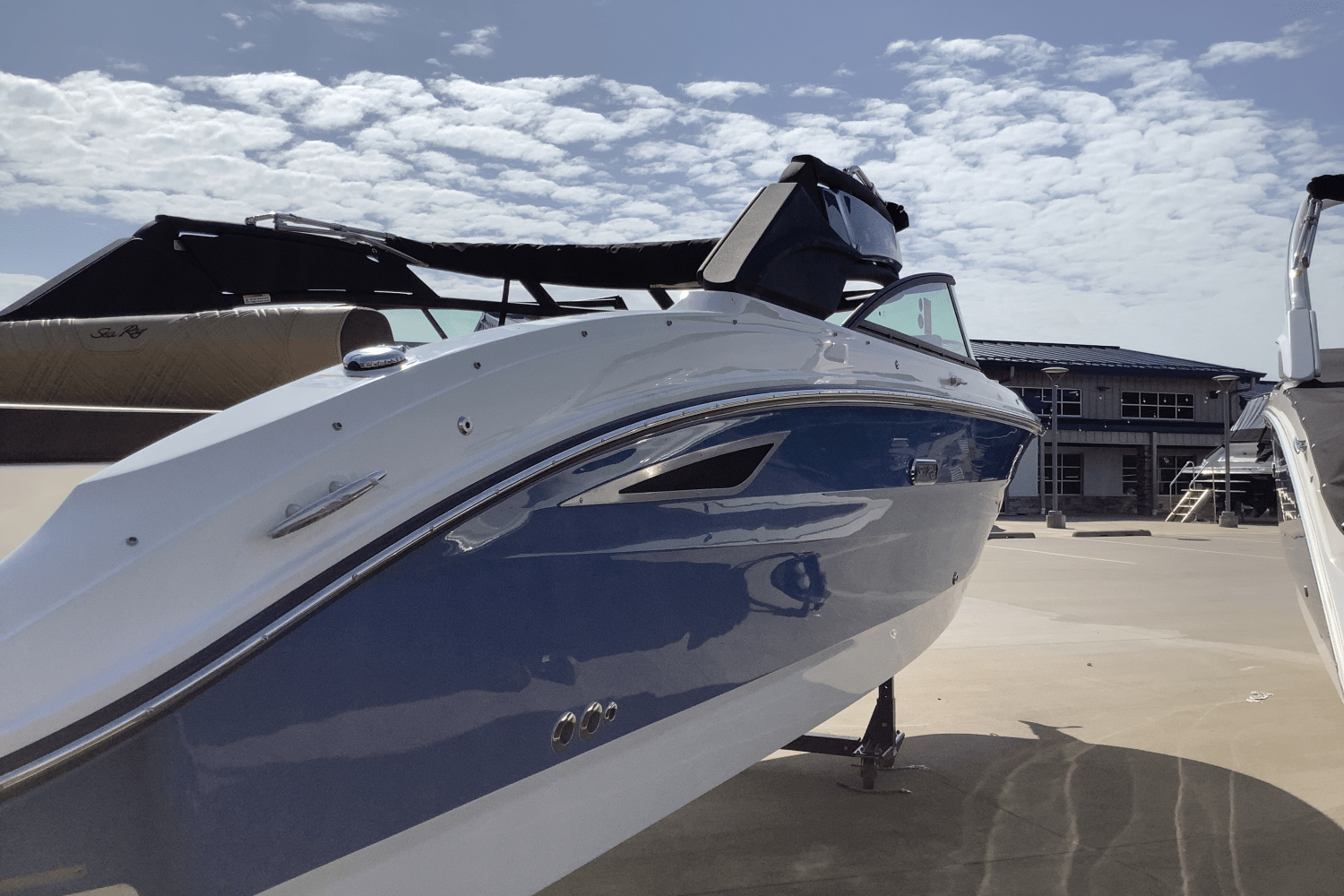 2025 Sea Ray SDX 270 Image Thumbnail #5