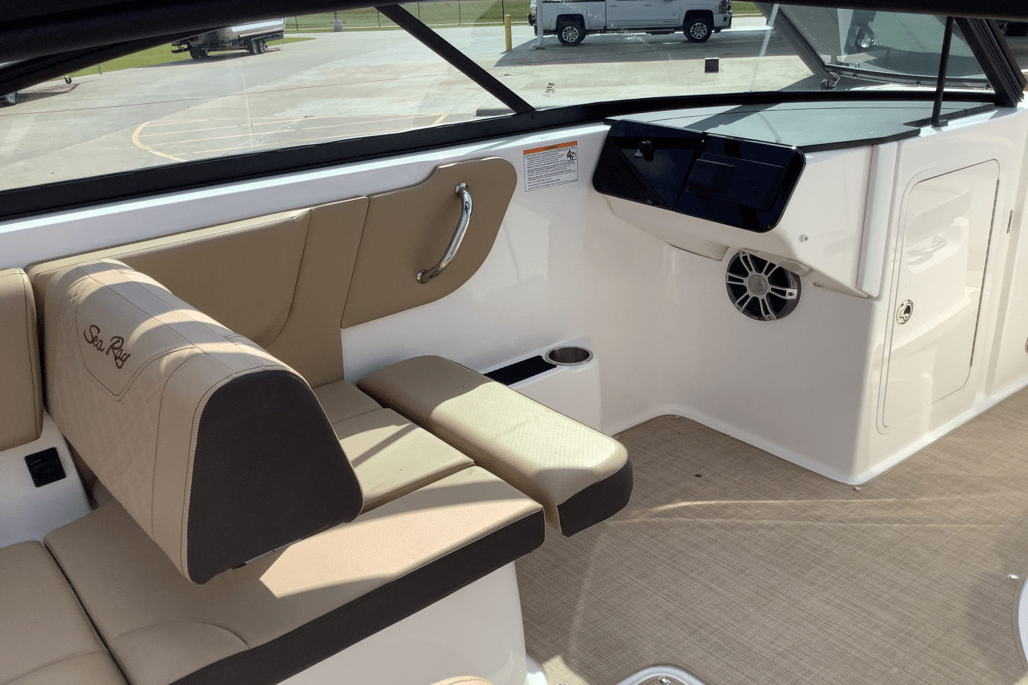 2025 Sea Ray SDX 270 Image Thumbnail #14