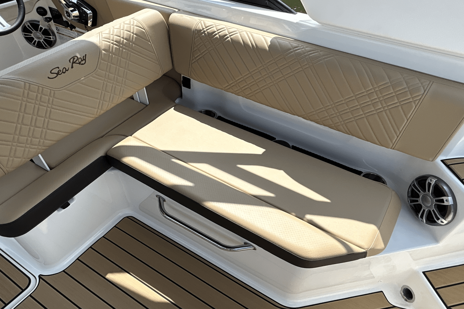 2025 Sea Ray SDX 270 Outboard Image Thumbnail #6