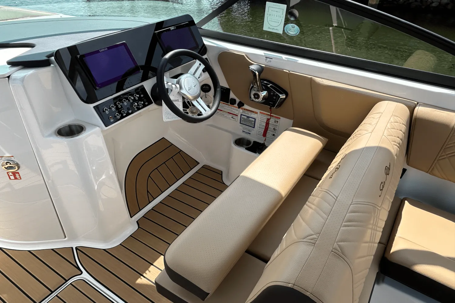 2025 Sea Ray SDX 270 Outboard Image Thumbnail #9