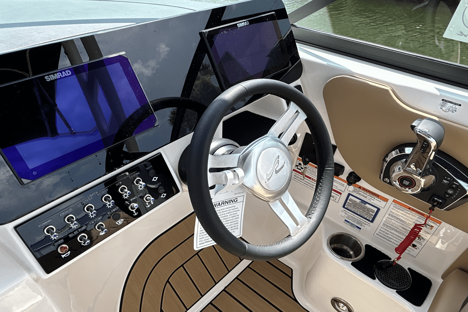 2025 Sea Ray SDX 270 Outboard Image Thumbnail #10