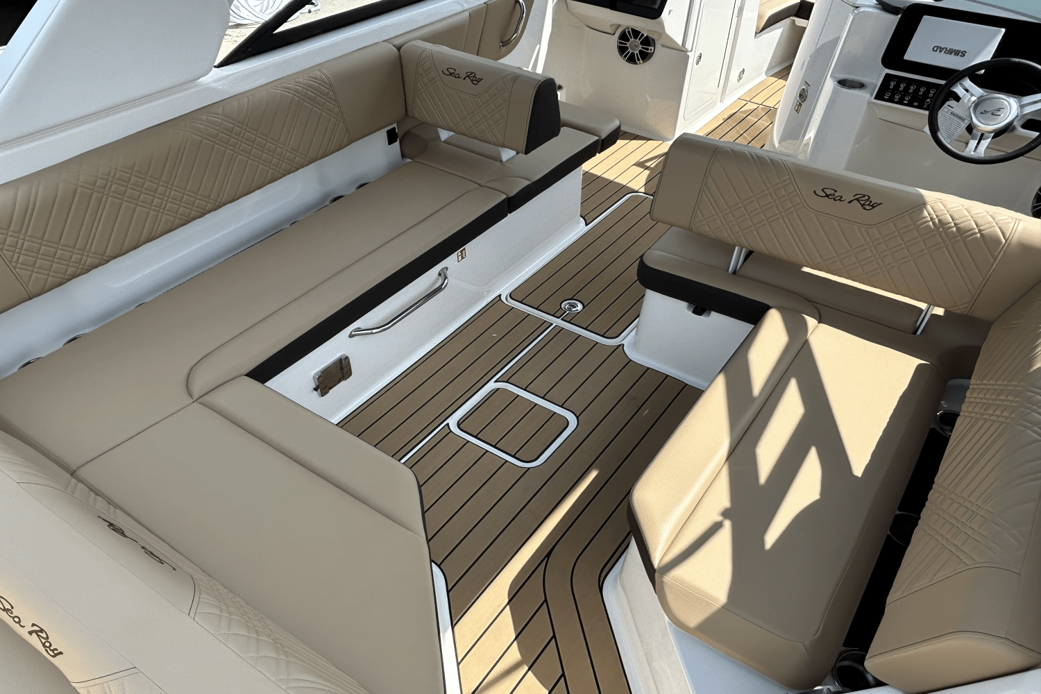 2025 Sea Ray SDX 270 Outboard Image Thumbnail #4