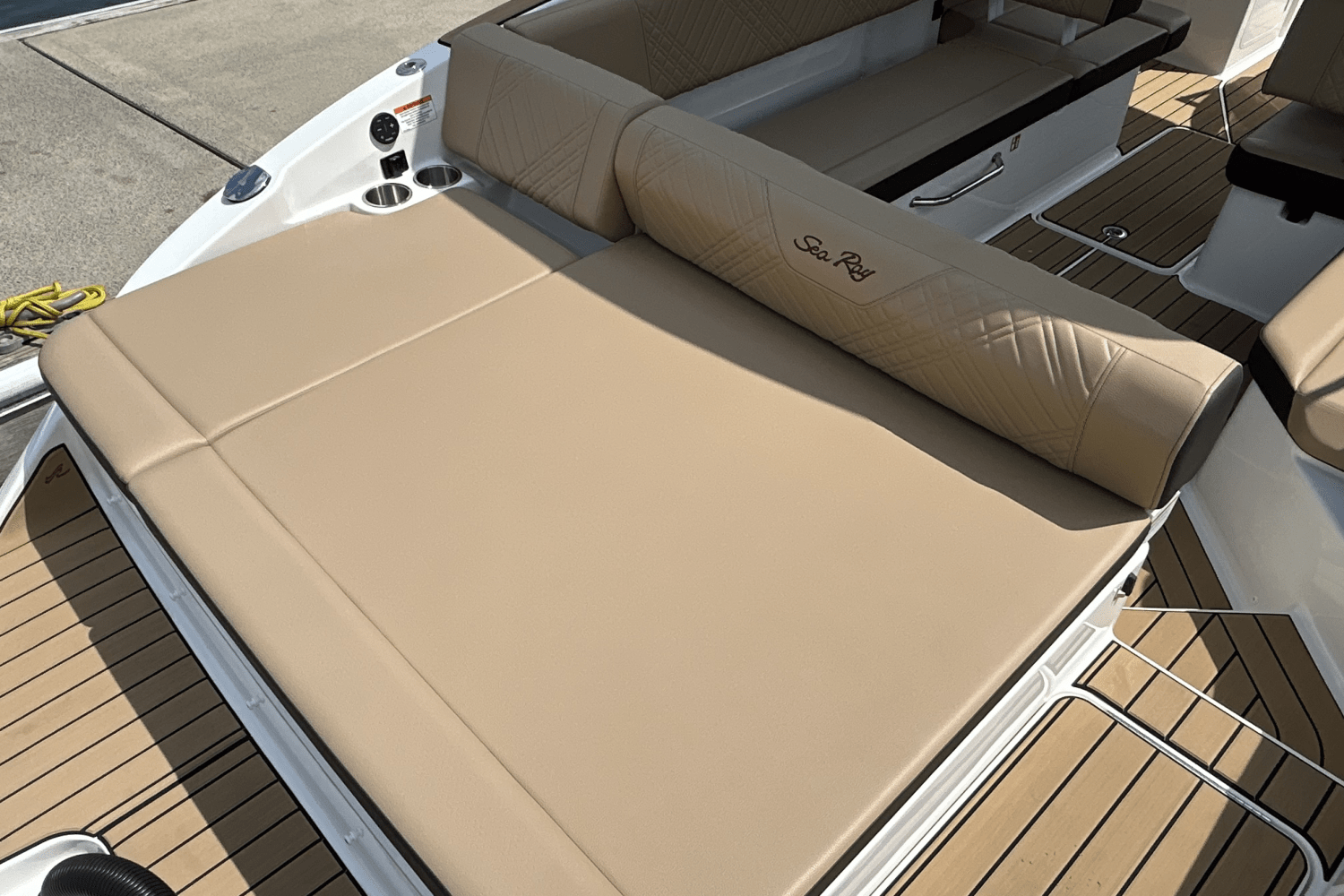 2025 Sea Ray SDX 270 Outboard Image Thumbnail #3