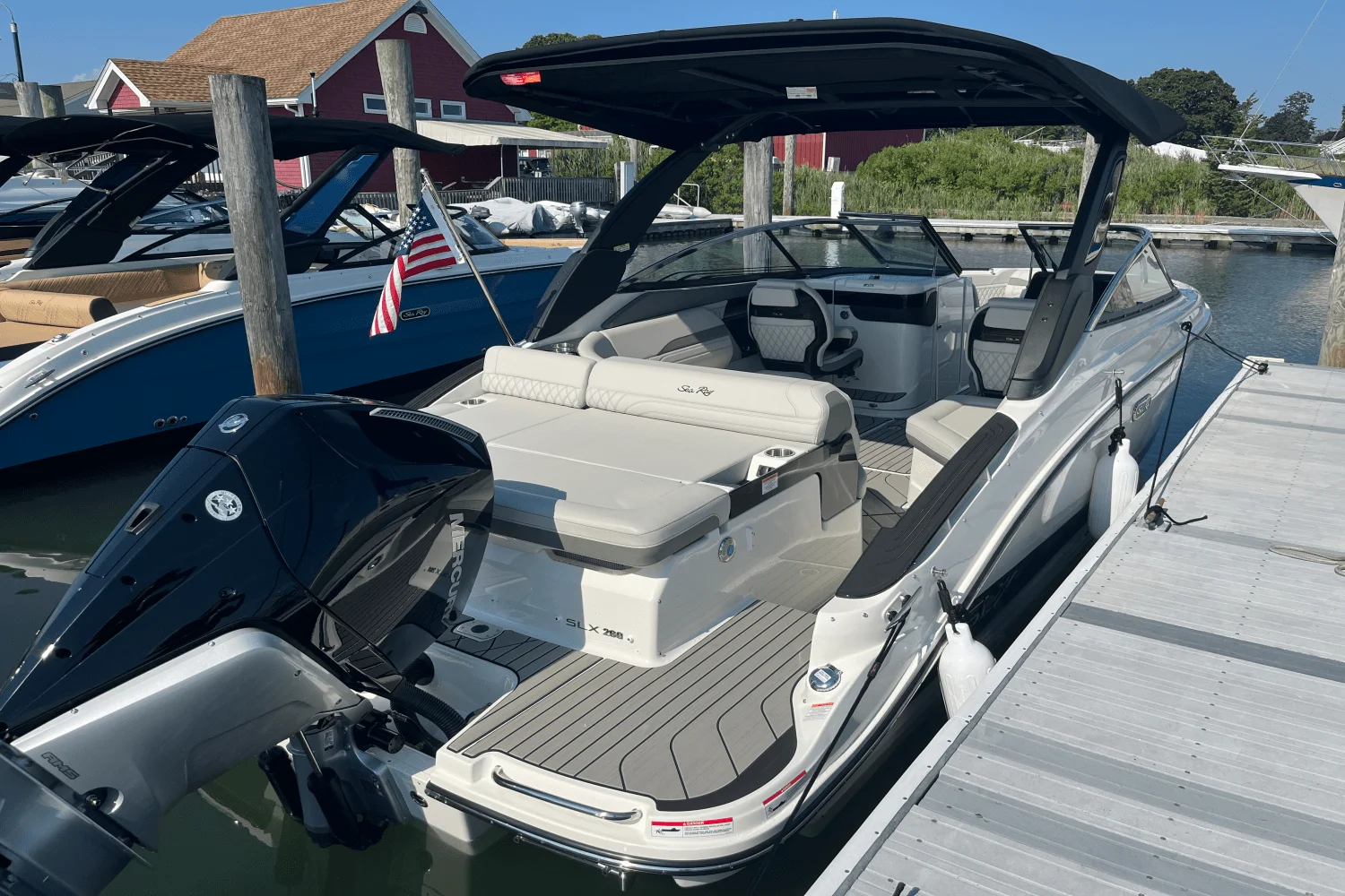 2025 Sea Ray SLX 260 Outboard Image Thumbnail #10