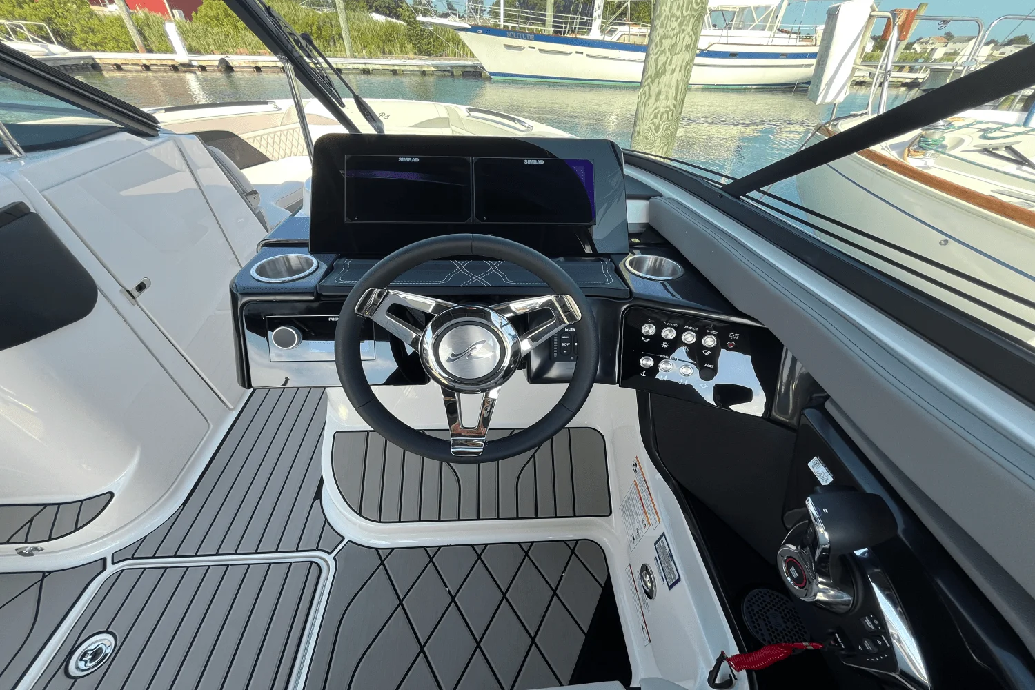 2025 Sea Ray SLX 260 Outboard Image Thumbnail #18