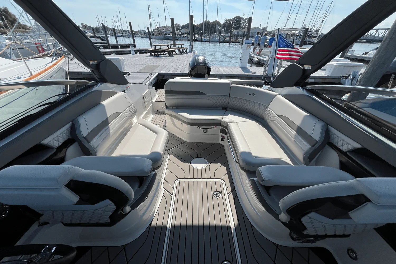 2025 Sea Ray SLX 260 Outboard Image Thumbnail #16