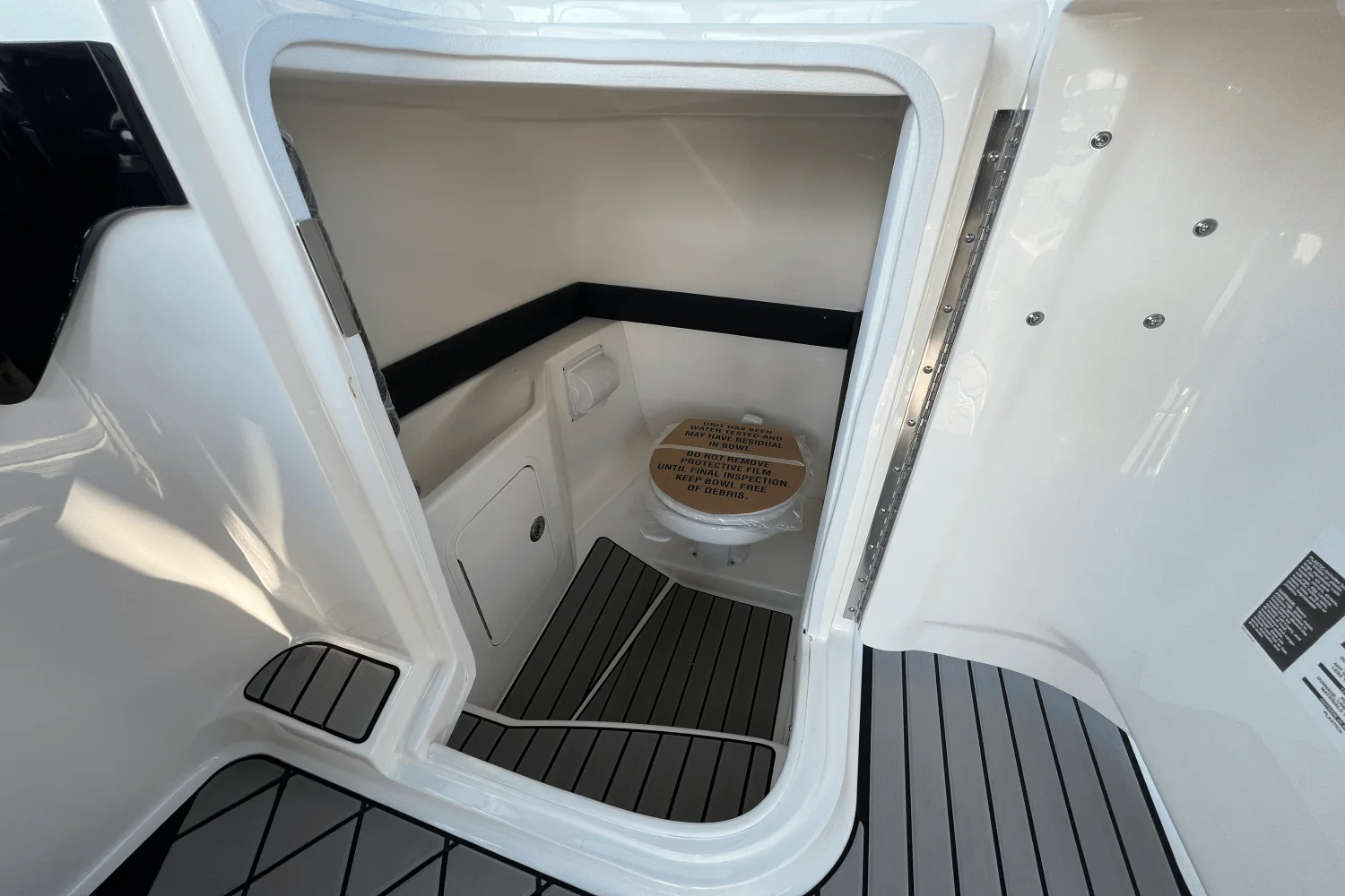 2025 Sea Ray SLX 260 Outboard Image Thumbnail #21