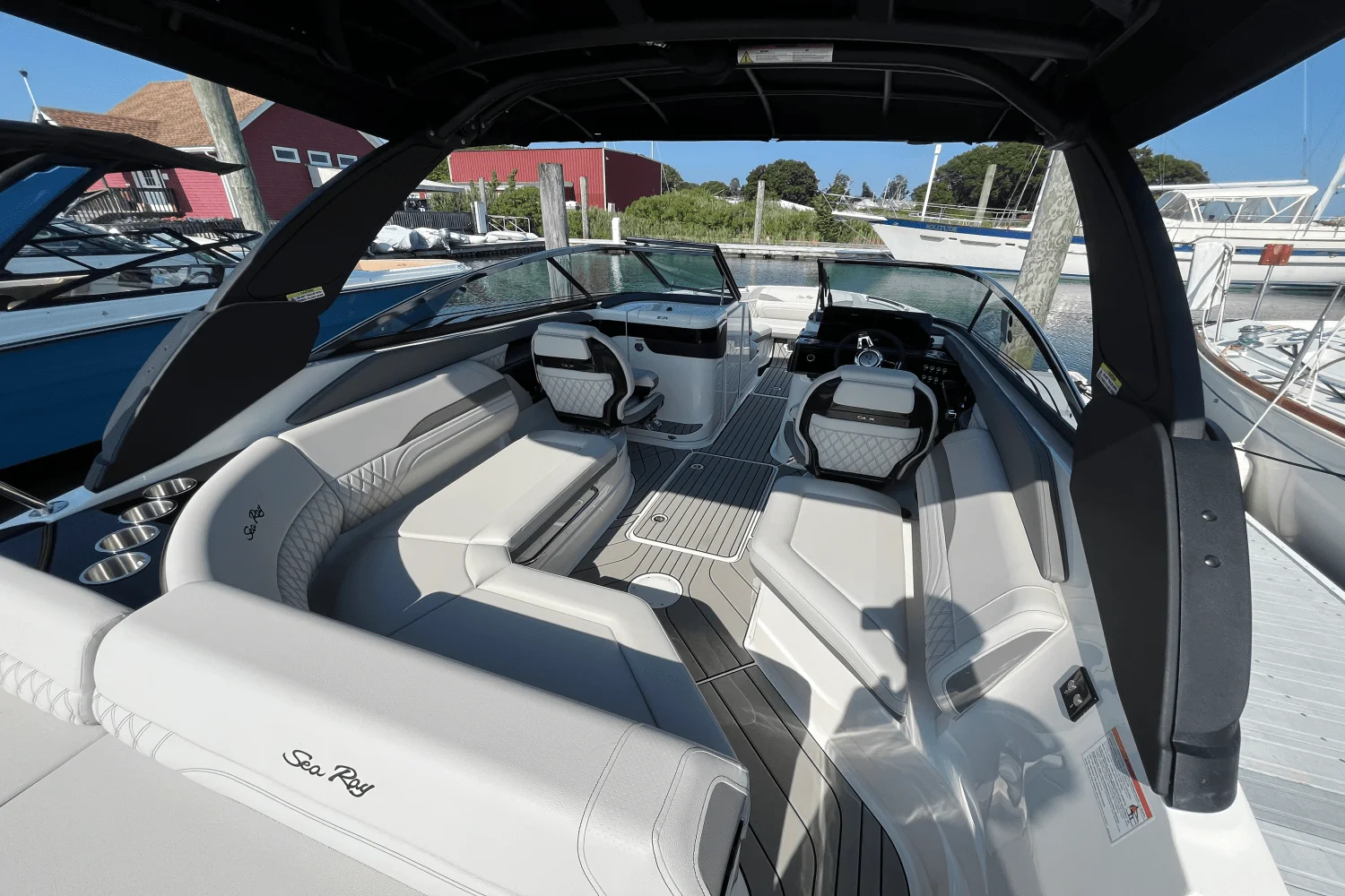 2025 Sea Ray SLX 260 Outboard Image Thumbnail #13