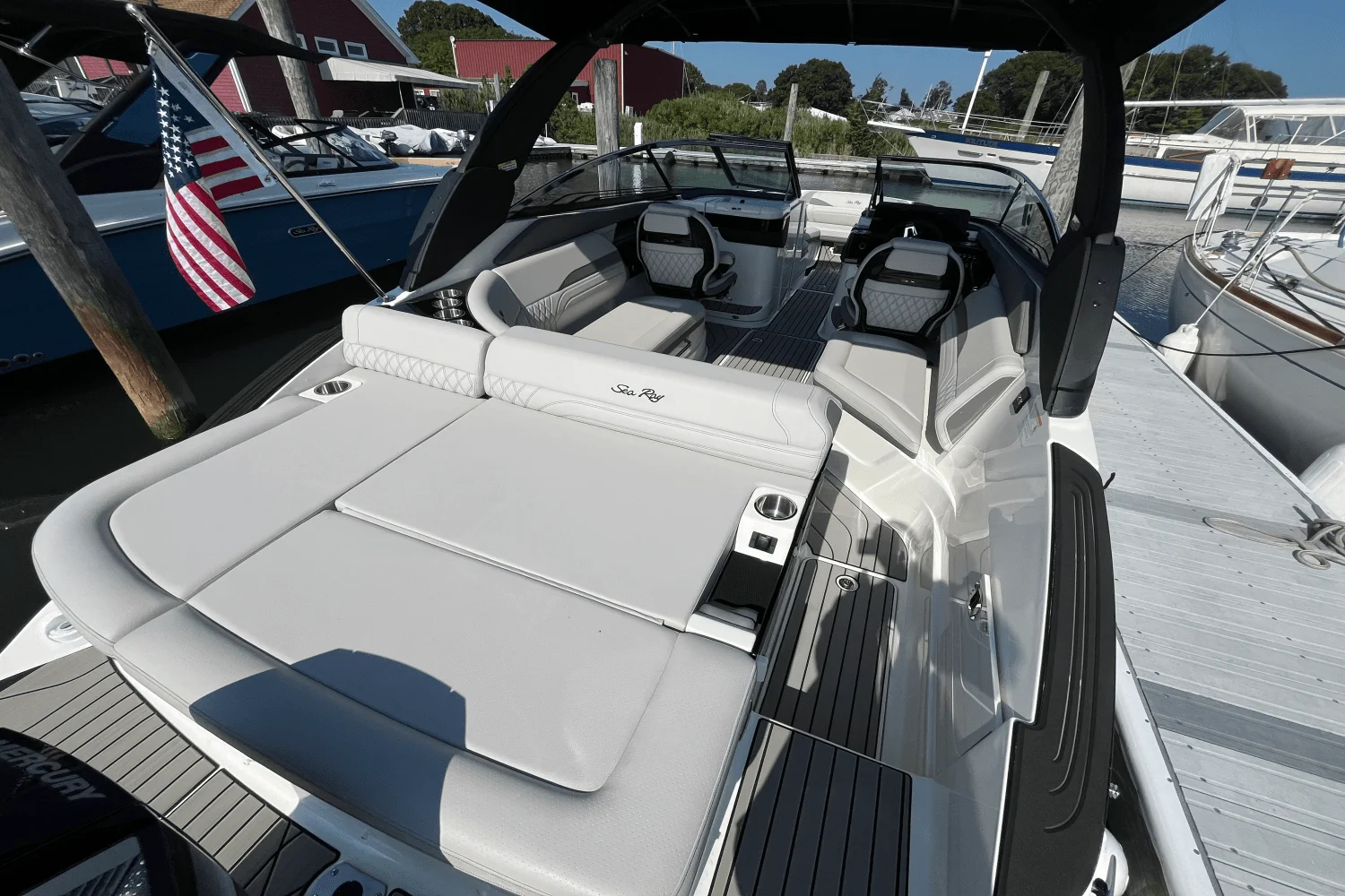 2025 Sea Ray SLX 260 Outboard Image Thumbnail #12