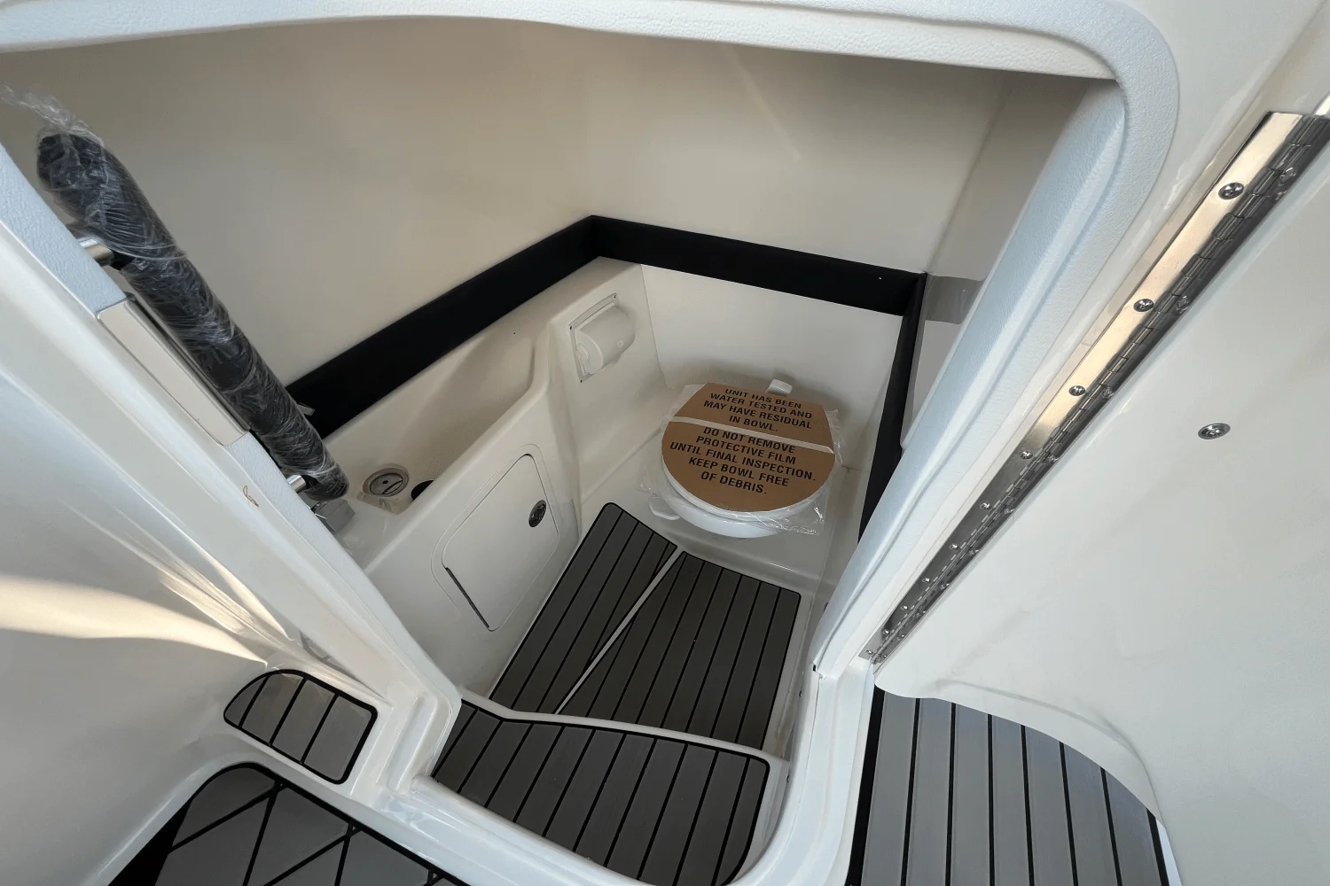 2025 Sea Ray SLX 260 Outboard Image Thumbnail #22