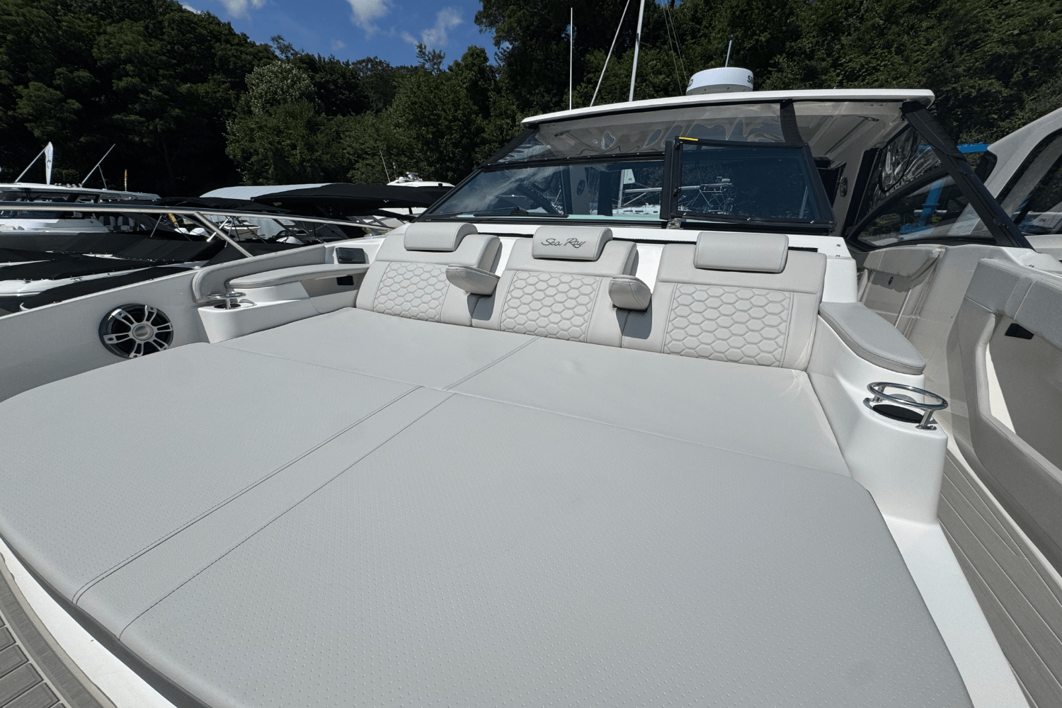 2025 Sea Ray Sundancer 320 Image Thumbnail #33