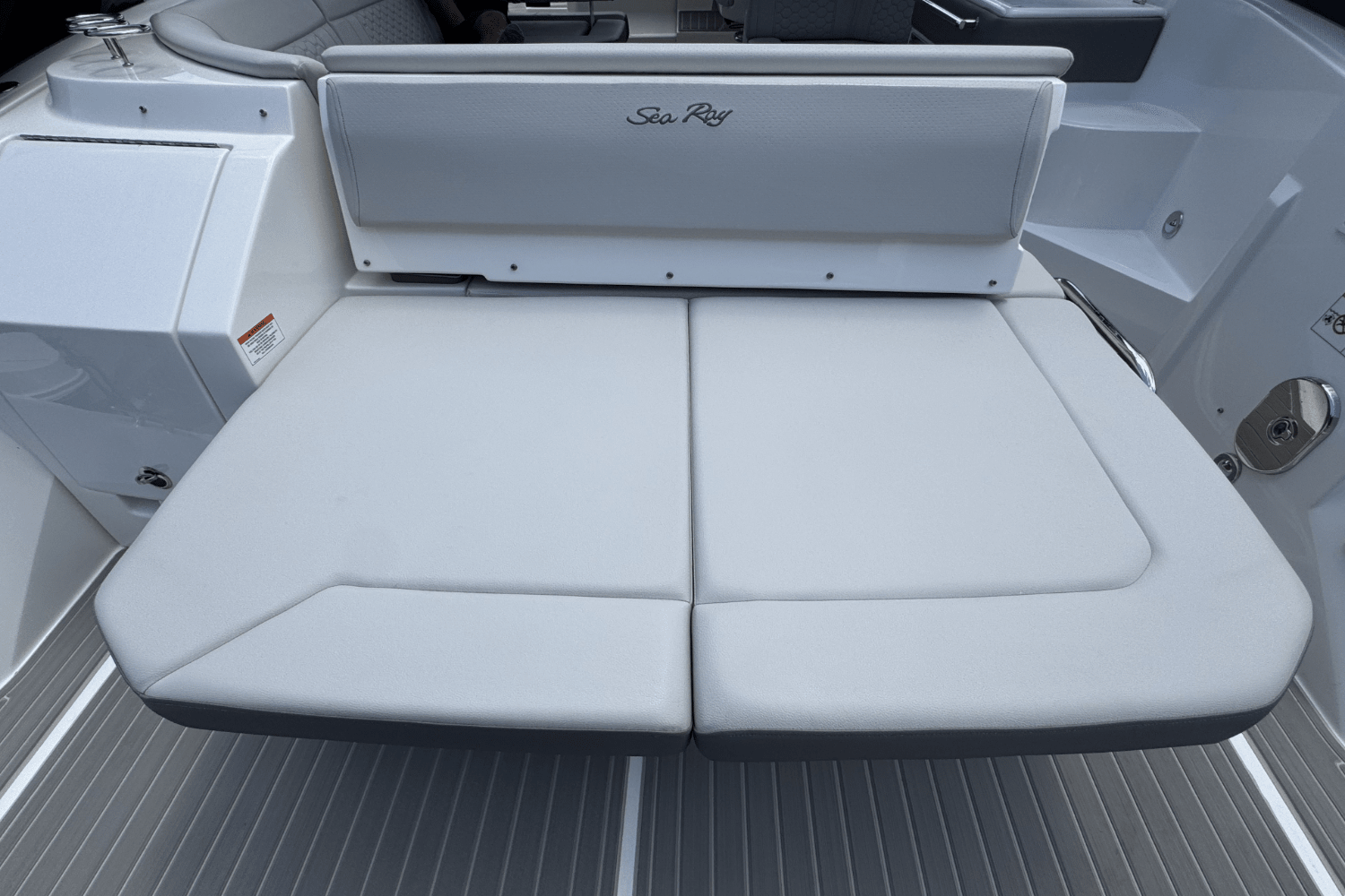 2025 Sea Ray Sundancer 320 Image Thumbnail #4