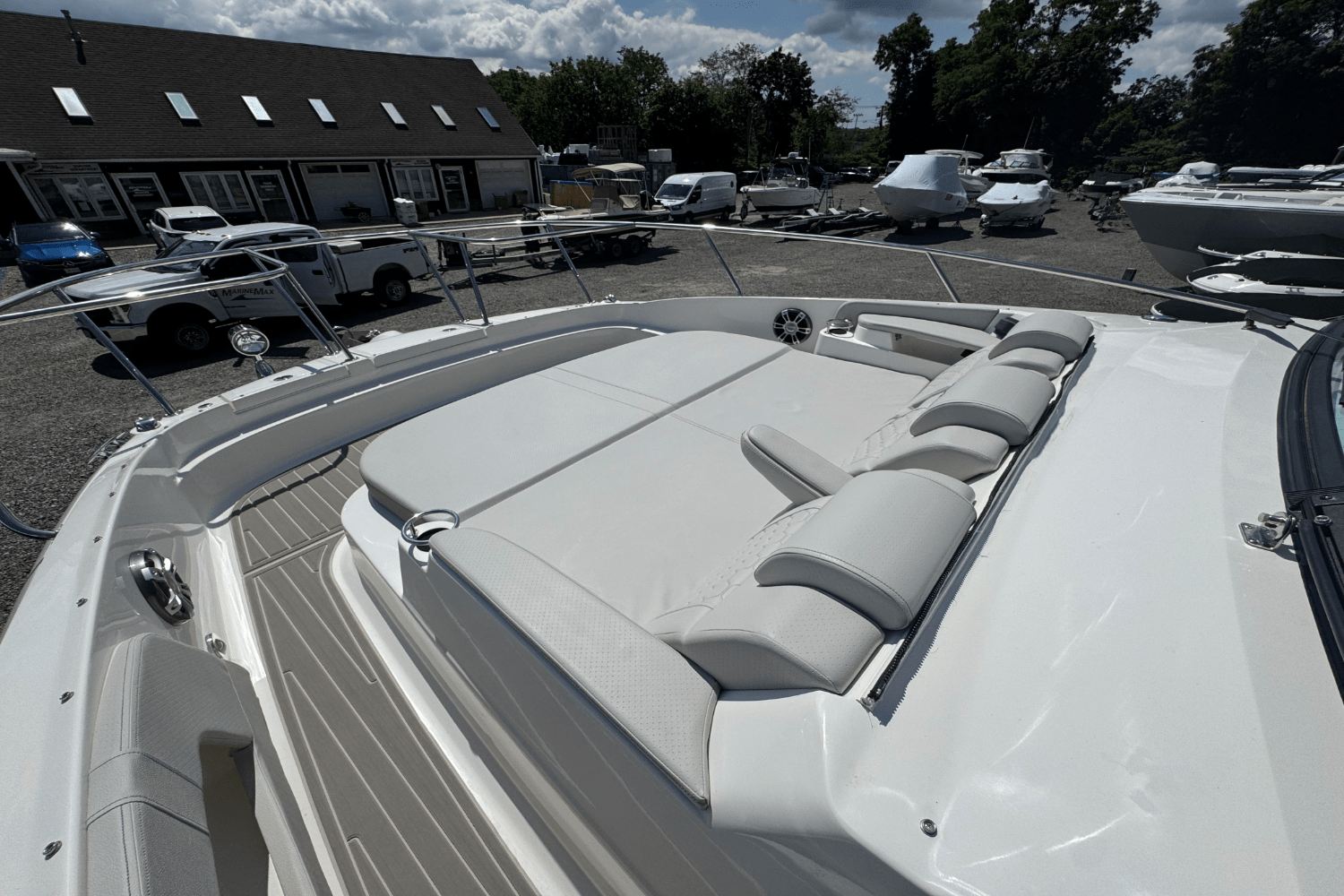 2025 Sea Ray Sundancer 320 Image Thumbnail #31