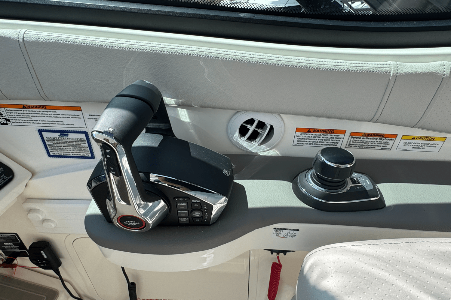 2025 Sea Ray Sundancer 320 Image Thumbnail #19