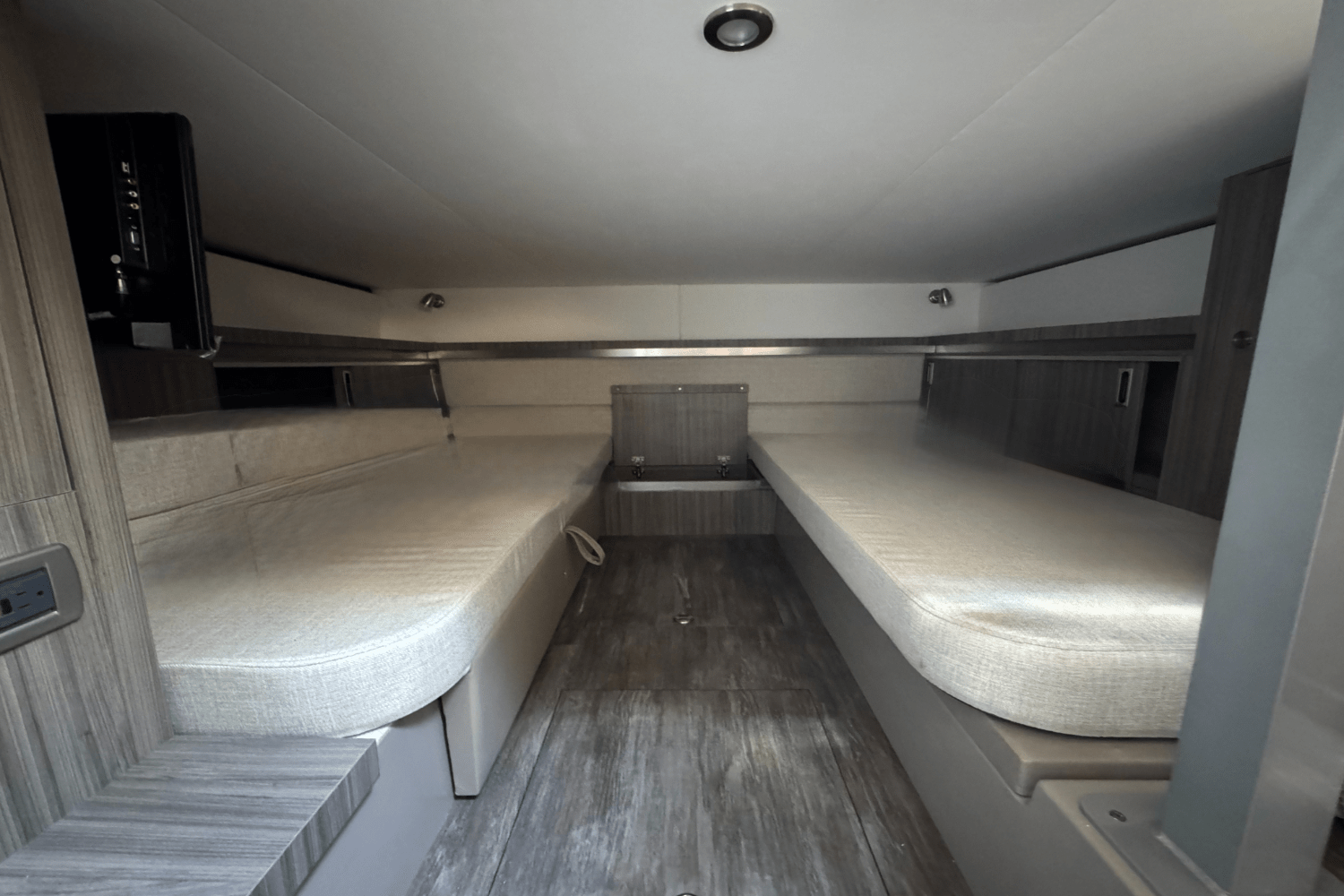 2025 Sea Ray Sundancer 320 Image Thumbnail #29
