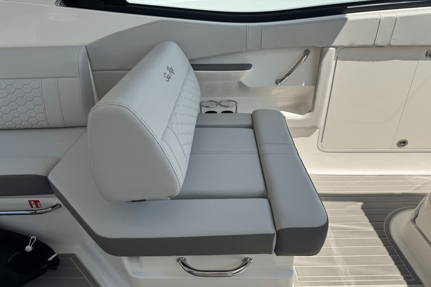 2025 Sea Ray Sundancer 320 Image Thumbnail #13