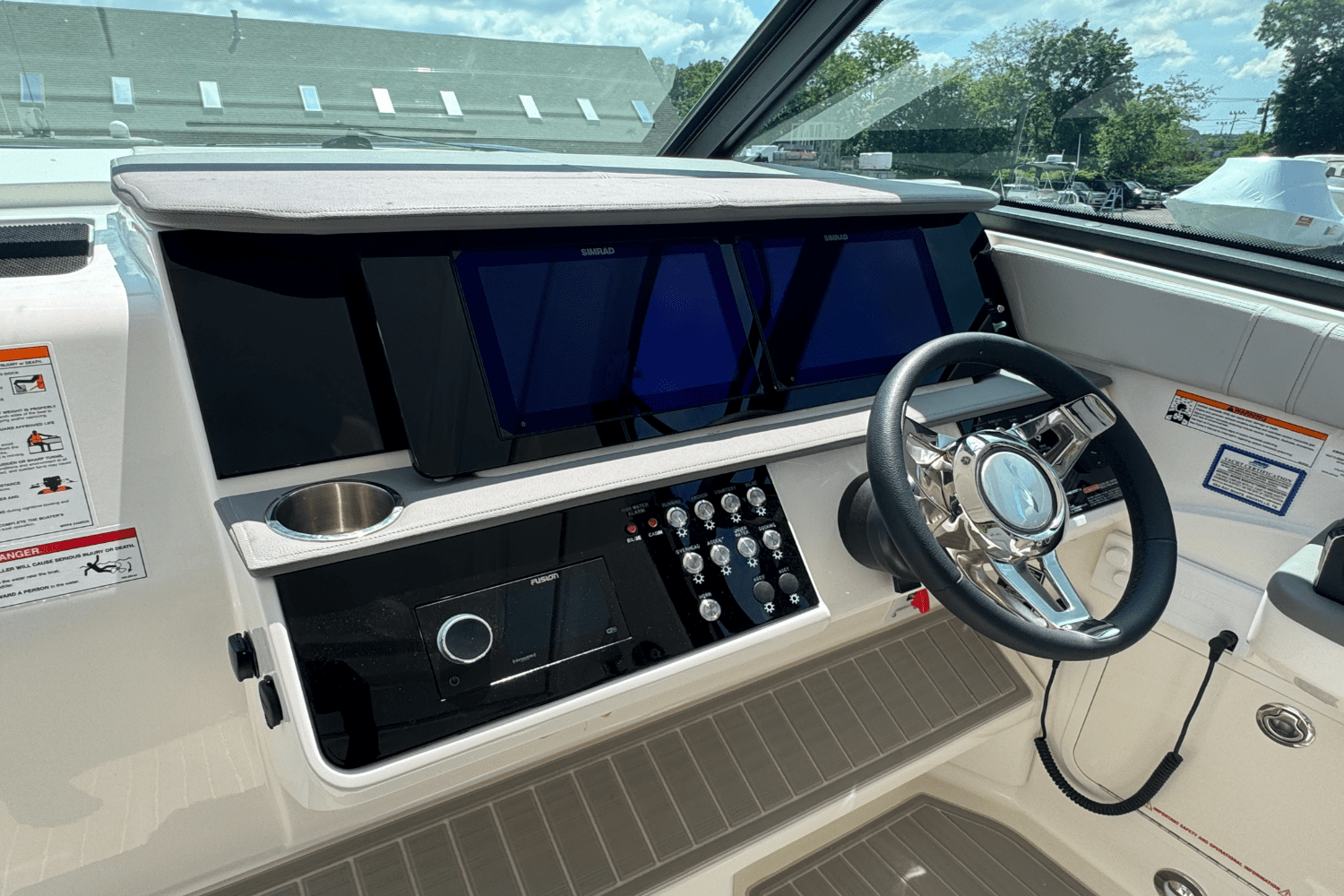 2025 Sea Ray Sundancer 320 Image Thumbnail #18